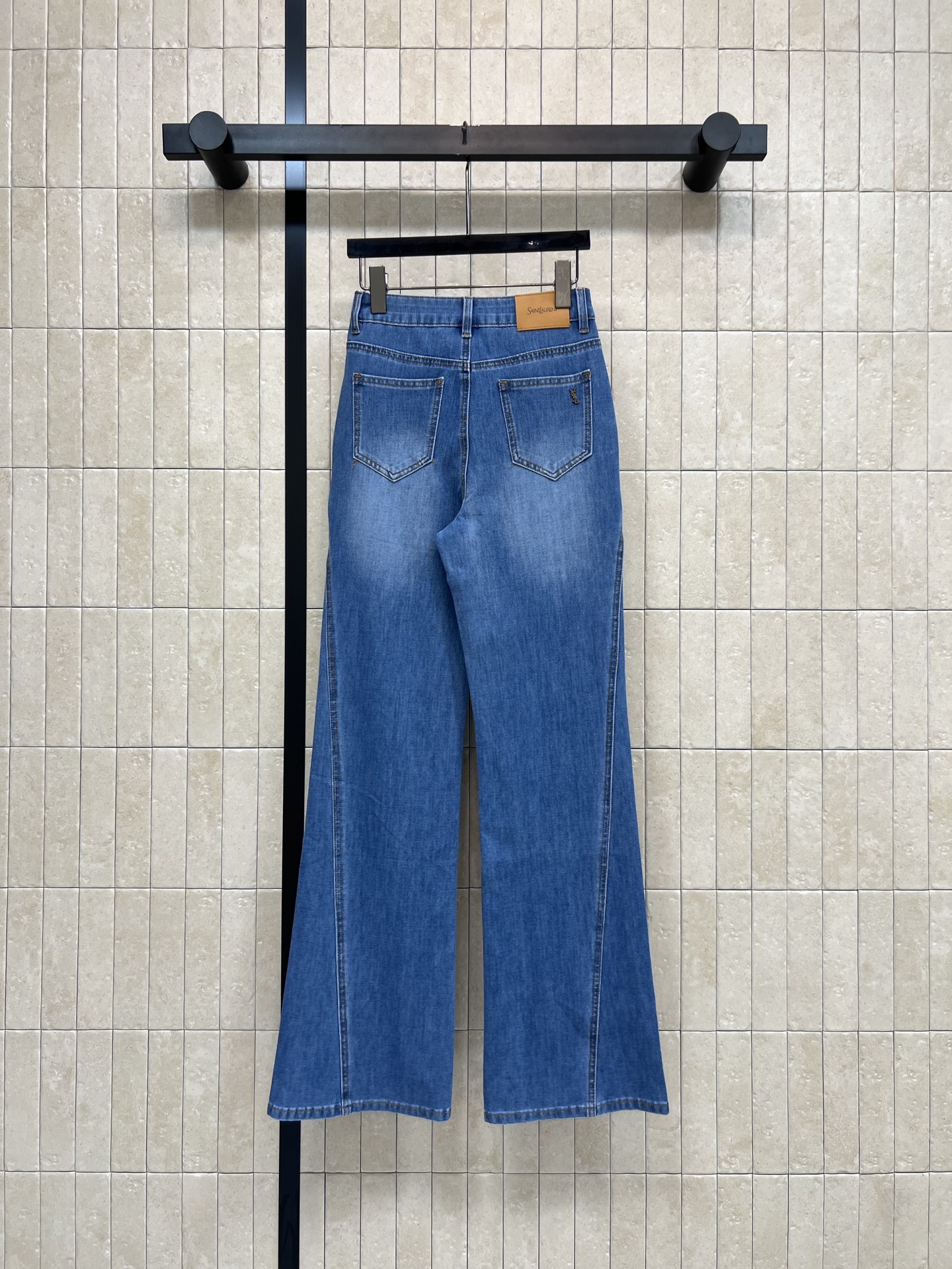 SLP家 26春夏新款 ​​高腰微喇牛仔裤 软糯弹力牛仔面料 久坐不紧绷 高腰收紧腰腹 中线立体压褶 视