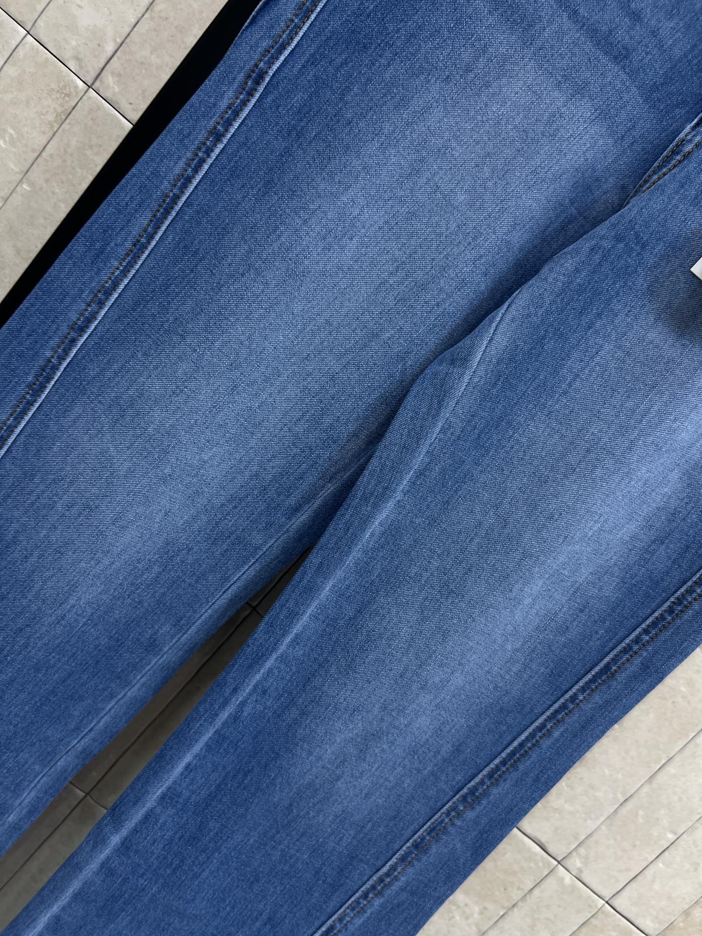 SLP家 26春夏新款 ​​高腰微喇牛仔裤 软糯弹力牛仔面料 久坐不紧绷 高腰收紧腰腹 中线立体压褶 视