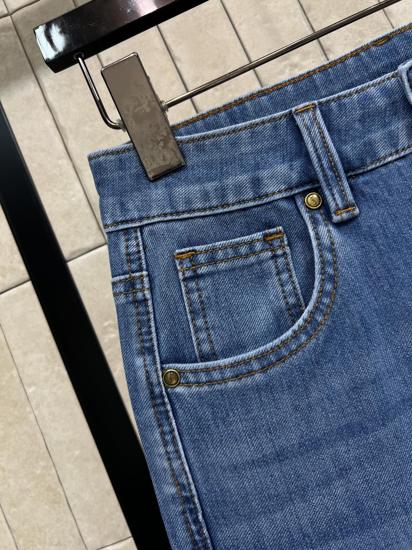 SLP家 26春夏新款 ​​高腰微喇牛仔裤 软糯弹力牛仔面料 久坐不紧绷 高腰收紧腰腹 中线立体压褶 视