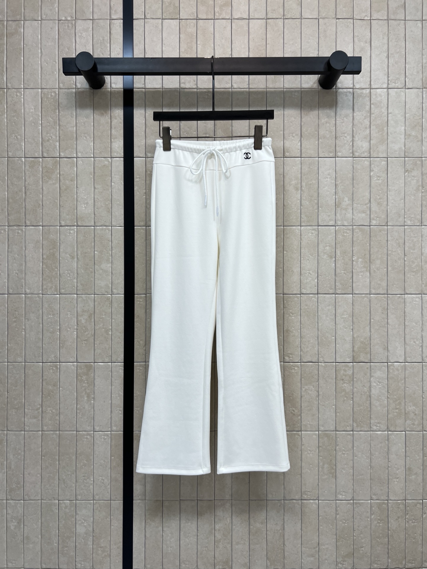 C家 26春夏新款 抽绳休闲阔腿裤 面料柔软亲肤又透气 春夏穿超舒服 高腰+抽绳设计 修饰腰线还很实用 