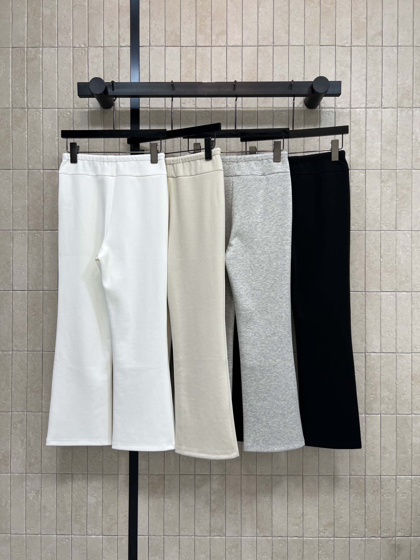 C家 26春夏新款 抽绳休闲阔腿裤 面料柔软亲肤又透气 春夏穿超舒服 高腰+抽绳设计 修饰腰线还很实用 