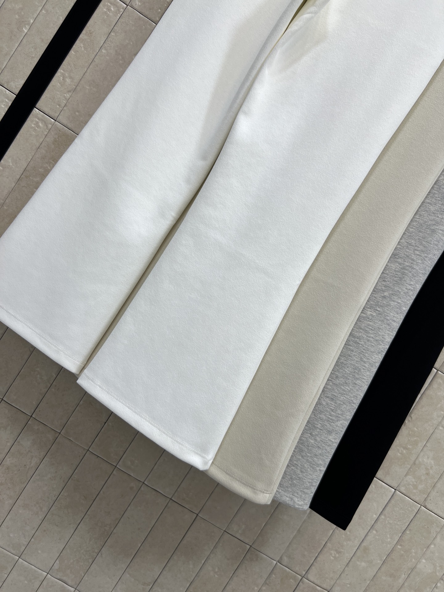 C家 26春夏新款 抽绳休闲阔腿裤 面料柔软亲肤又透气 春夏穿超舒服 高腰+抽绳设计 修饰腰线还很实用 