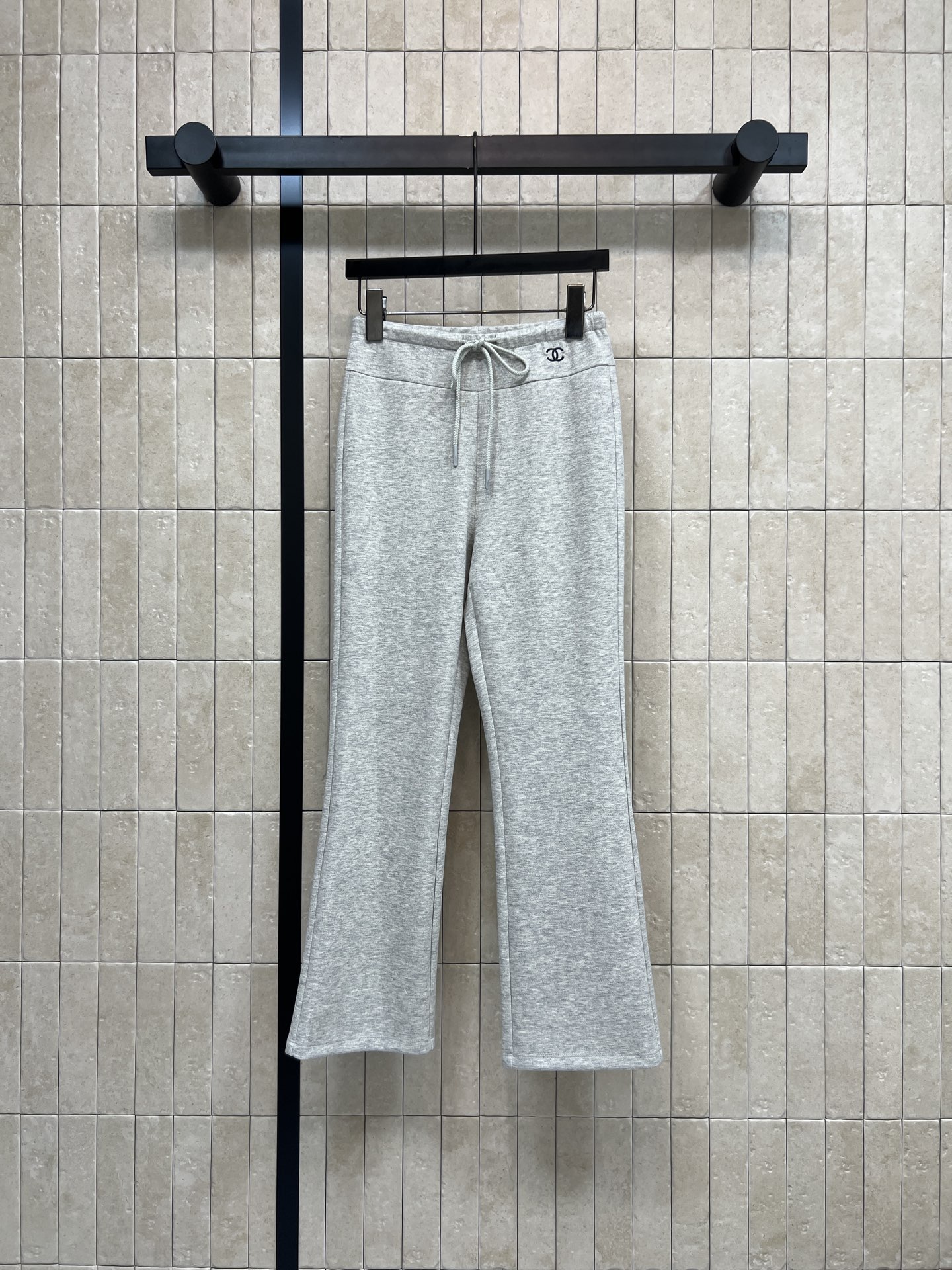 C家 26春夏新款 抽绳休闲阔腿裤 面料柔软亲肤又透气 春夏穿超舒服 高腰+抽绳设计 修饰腰线还很实用 