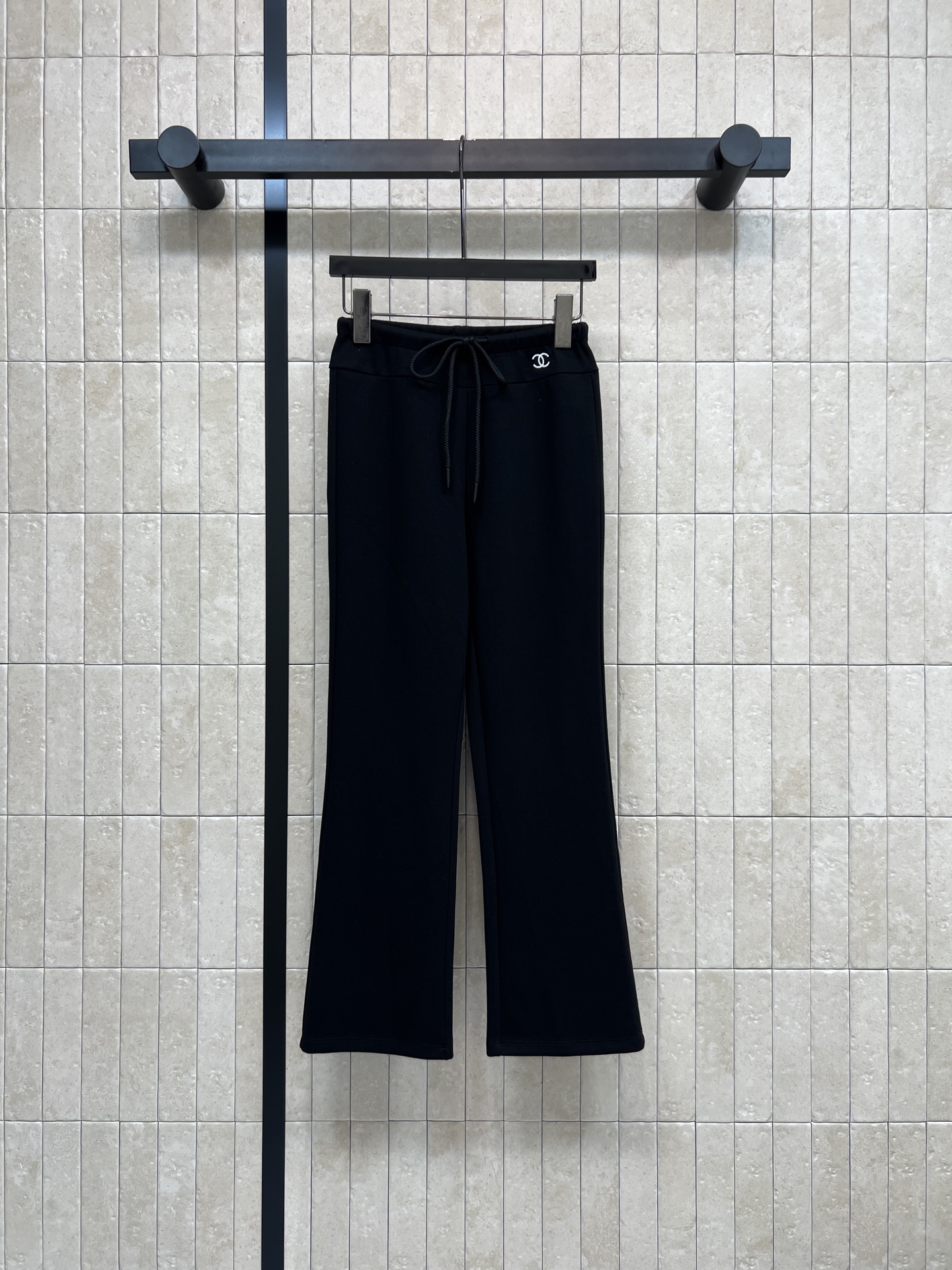 C家 26春夏新款 抽绳休闲阔腿裤 面料柔软亲肤又透气 春夏穿超舒服 高腰+抽绳设计 修饰腰线还很实用 