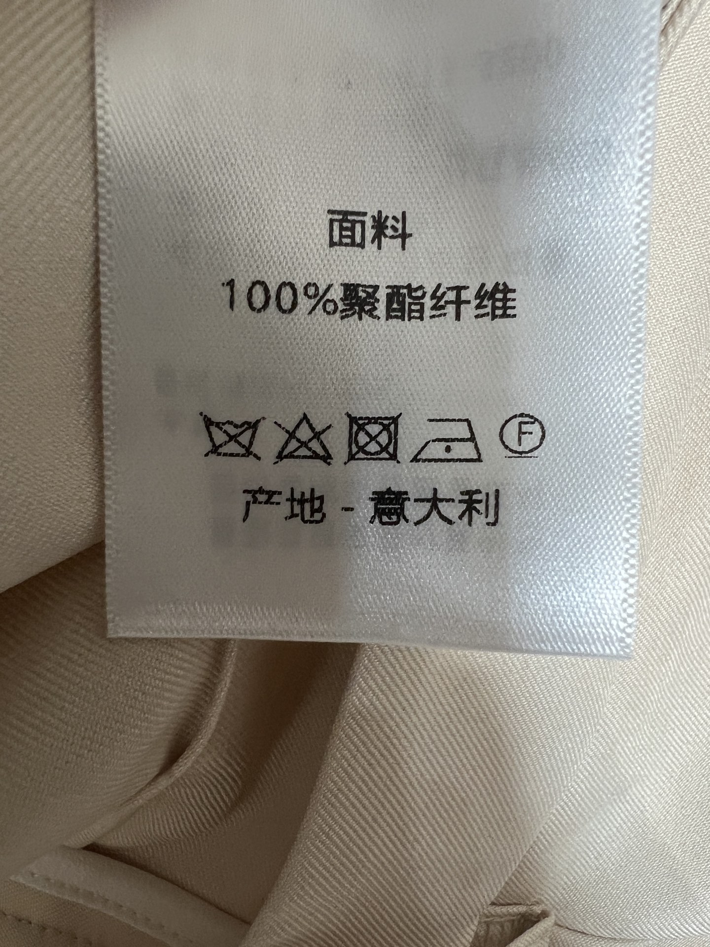 D家 26春夏新款 高腰休闲阔腿裤 宽松直筒版型 轻薄透气面料 裤身垂感满分 遮胯显瘦 侧边刺绣图案 细