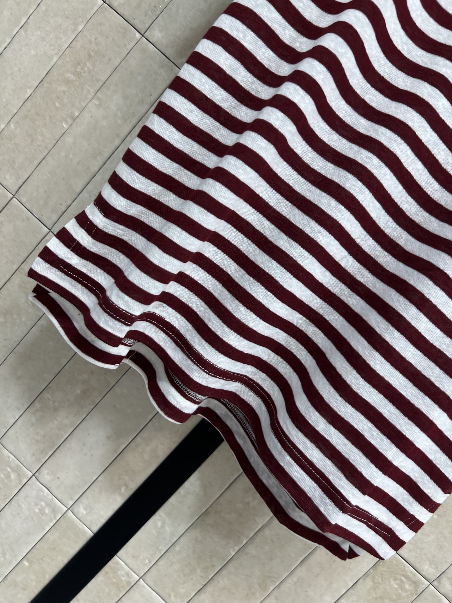 PD家 26春夏新款 条纹短袖T恤 面料材质柔软透气 经典条纹+金属三角标 低调又有辨识度 宽松版型不挑