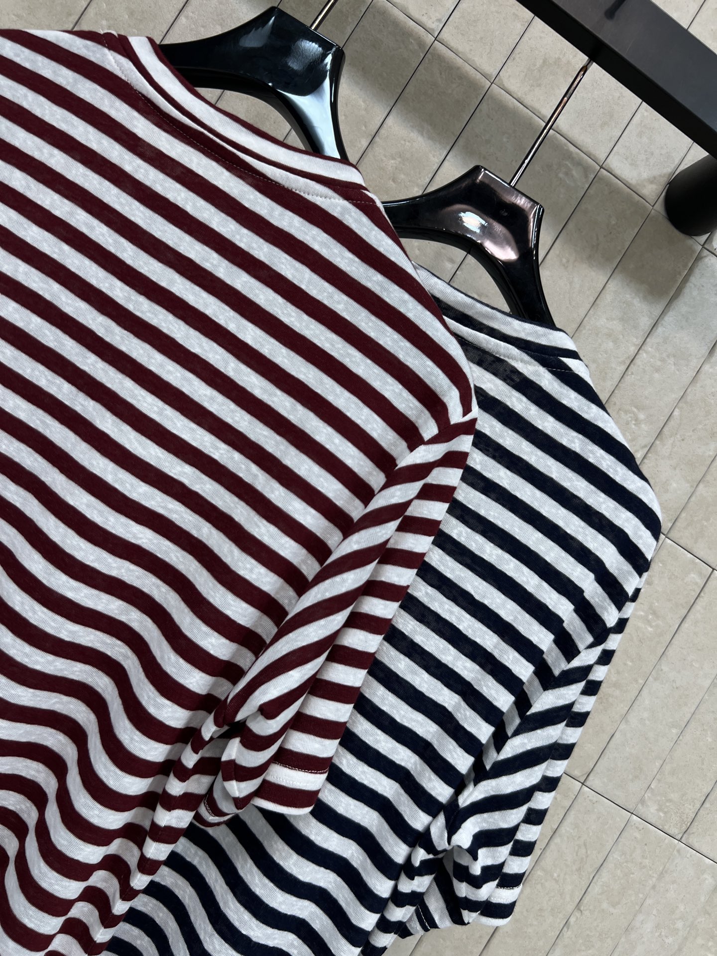 PD家 26春夏新款 条纹短袖T恤 面料材质柔软透气 经典条纹+金属三角标 低调又有辨识度 宽松版型不挑