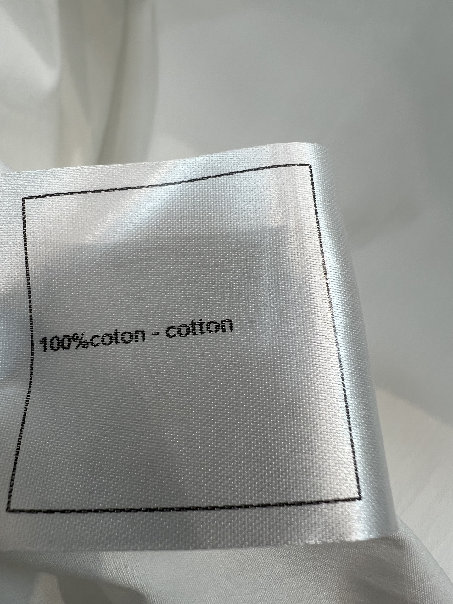 C家 26春夏新款 腰头撞色半身裙 高腰A字版型 轻薄棉质面料超透气 腰部黑色织带 裙身Logo刺绣 细