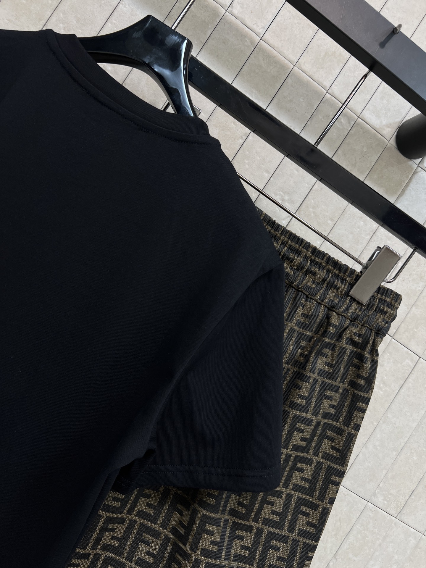 FD家 26春夏新款 字母印花套装 圆领刺绣上衣+老花短裤 亲肤棉面料 立体老花刺绣字母 肌理饱满精致 