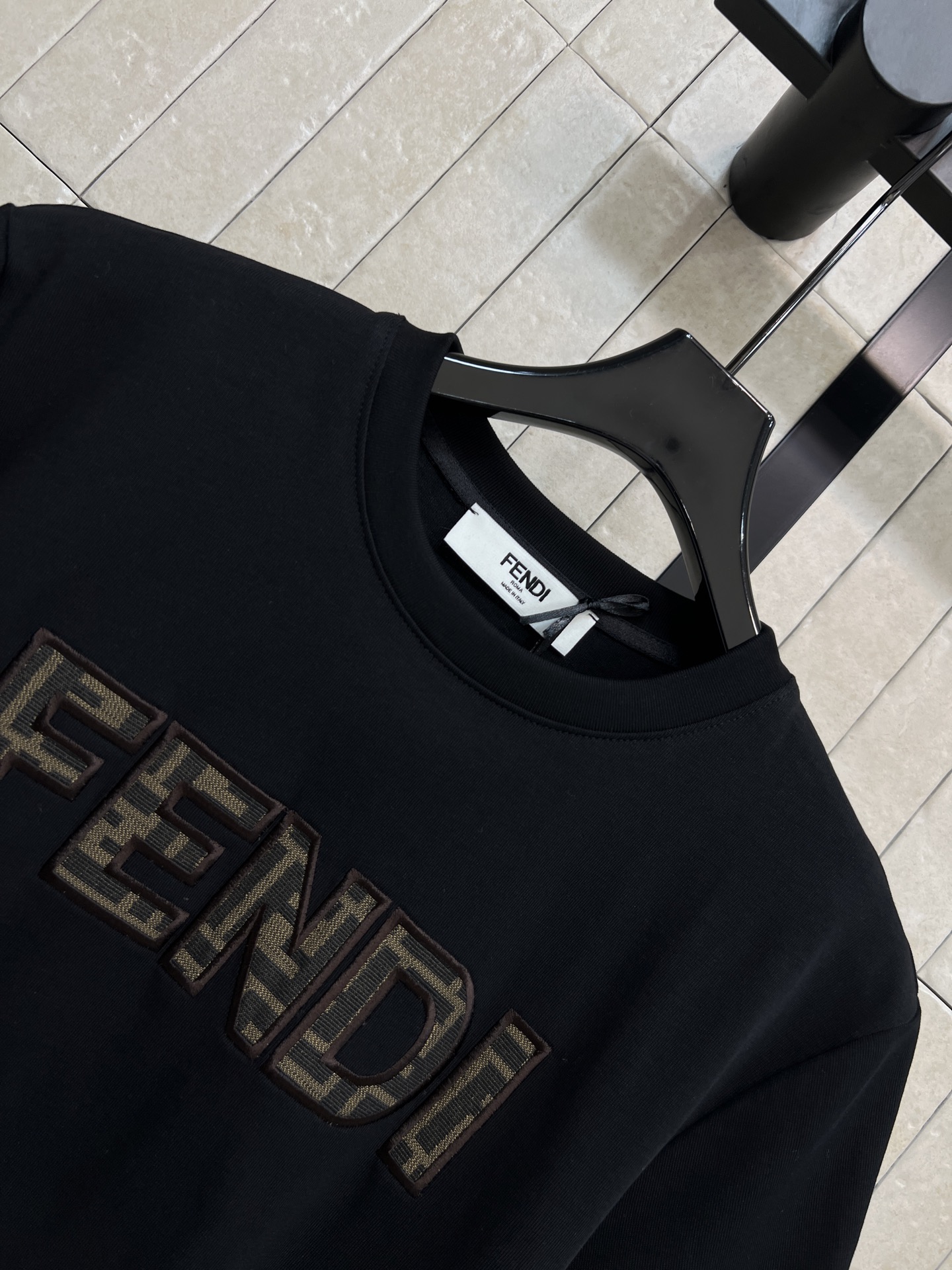 FD家 26春夏新款 字母印花套装 圆领刺绣上衣+老花短裤 亲肤棉面料 立体老花刺绣字母 肌理饱满精致 