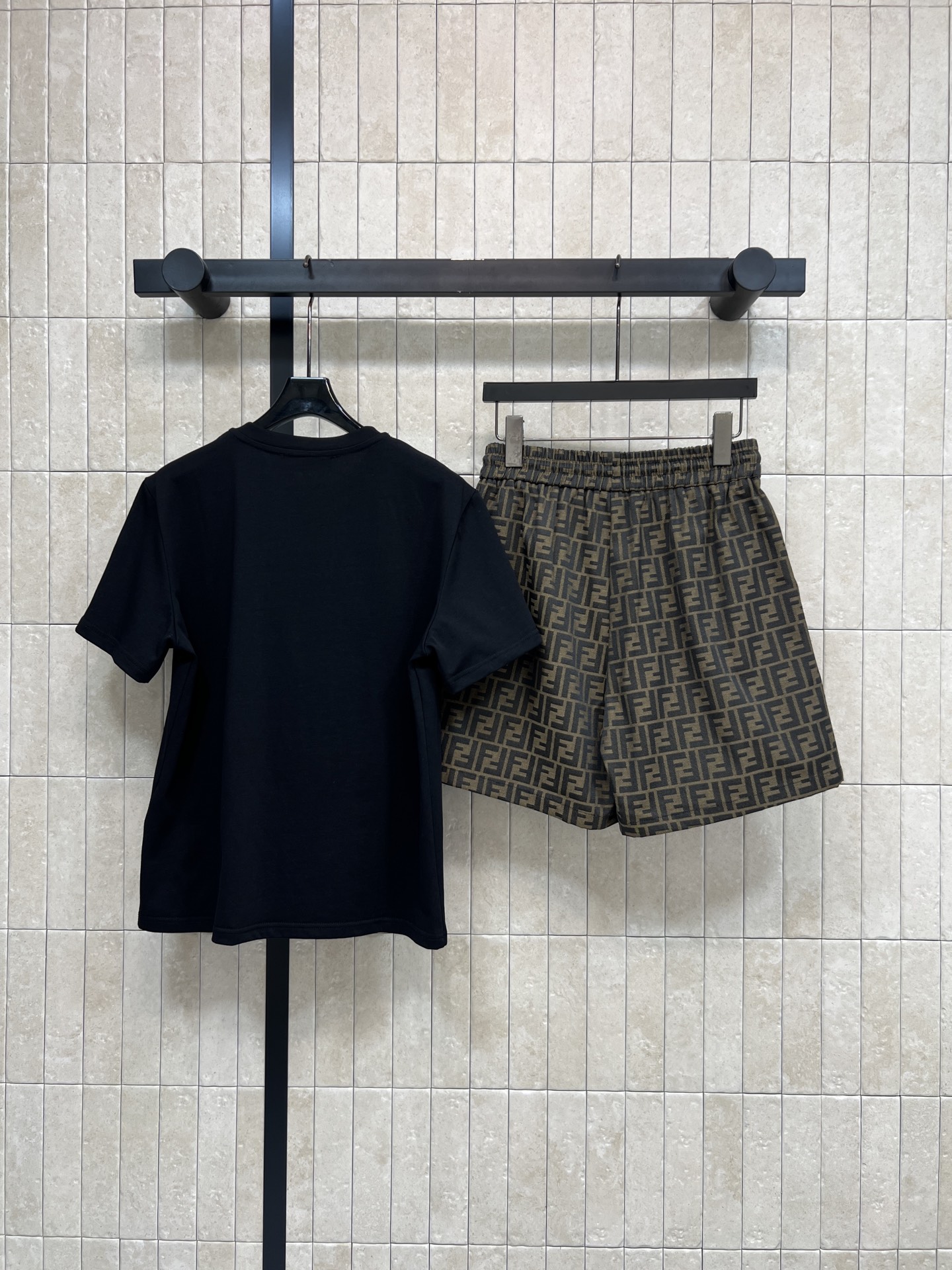 FD家 26春夏新款 字母印花套装 圆领刺绣上衣+老花短裤 亲肤棉面料 立体老花刺绣字母 肌理饱满精致 