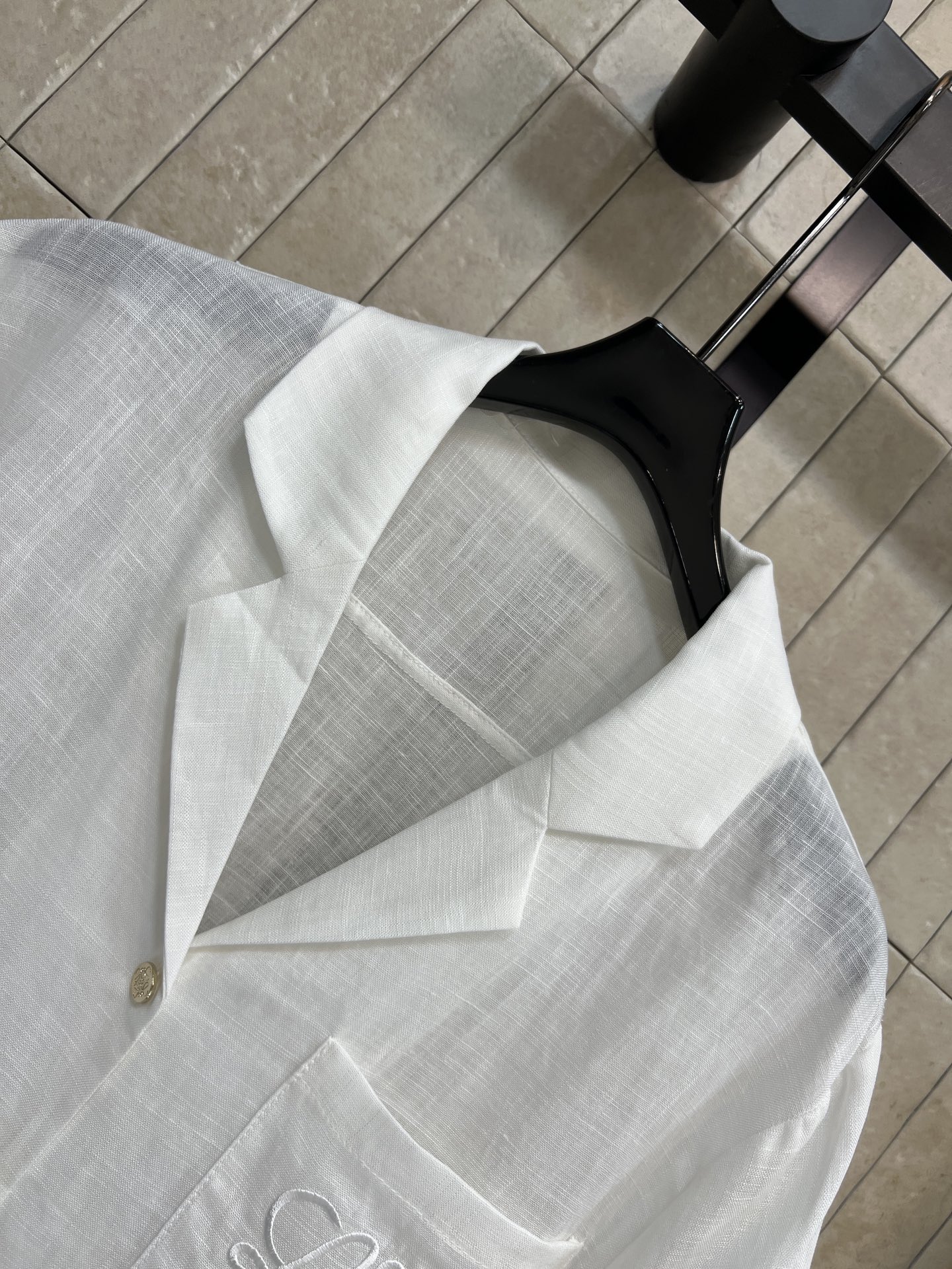 LW家 26春夏新款 V领短袖套装 翻领短袖衬衫+高腰阔腿裤 面料抗皱透气 春夏穿超舒服 胸前口袋标志性