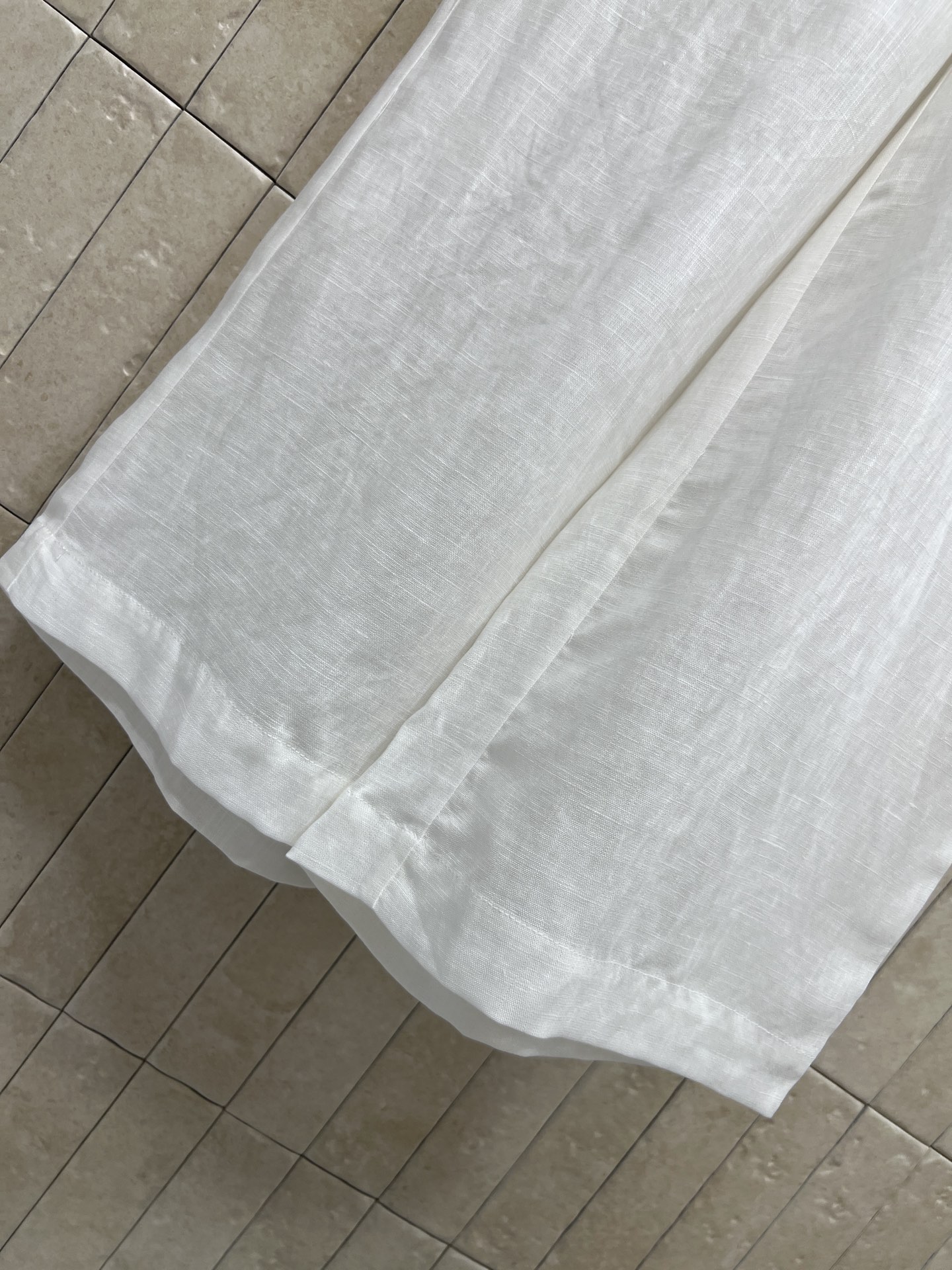 LW家 26春夏新款 V领短袖套装 翻领短袖衬衫+高腰阔腿裤 面料抗皱透气 春夏穿超舒服 胸前口袋标志性