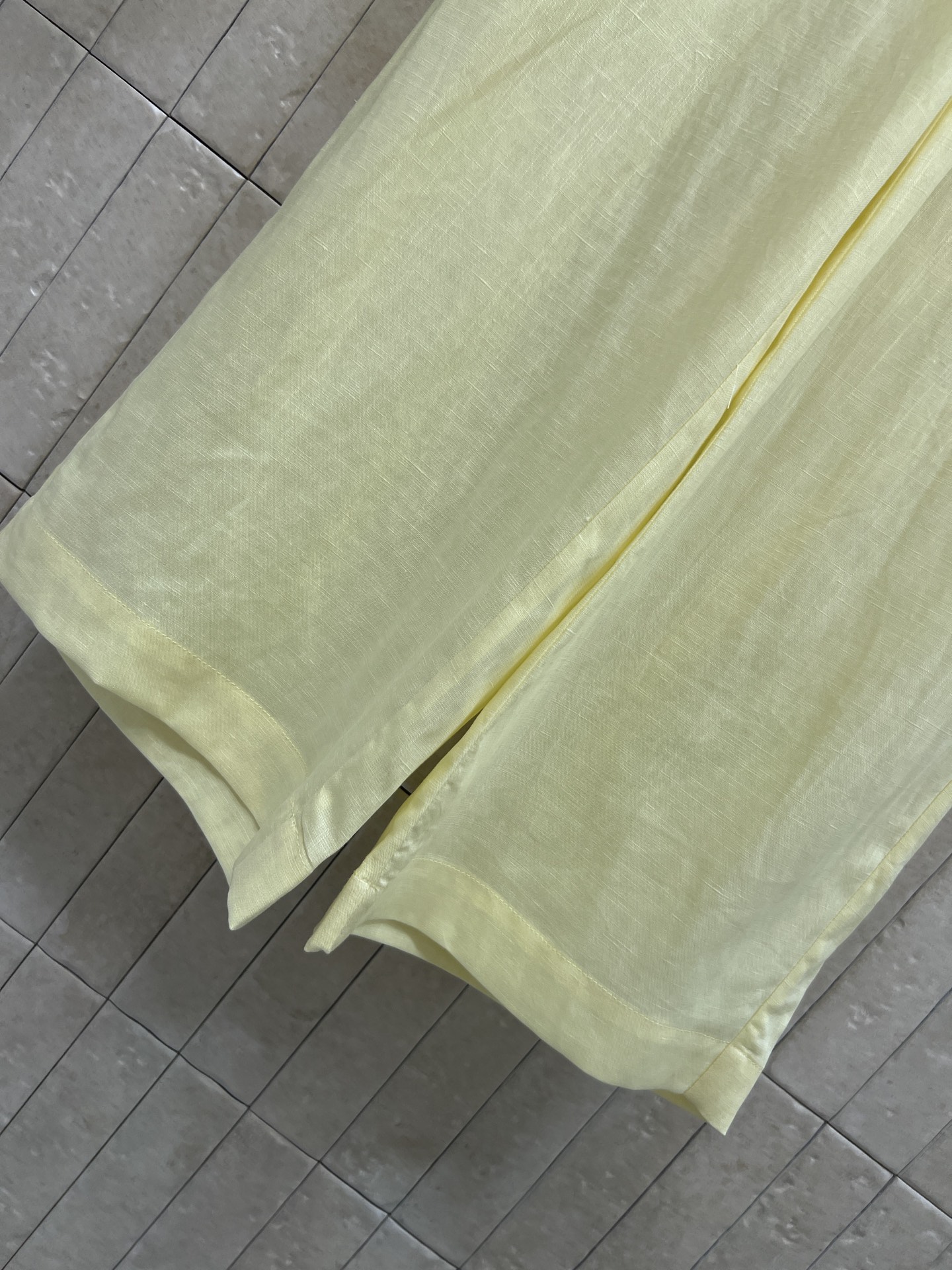 LW家 26春夏新款 V领短袖套装 翻领短袖衬衫+高腰阔腿裤 面料抗皱透气 春夏穿超舒服 胸前口袋标志性