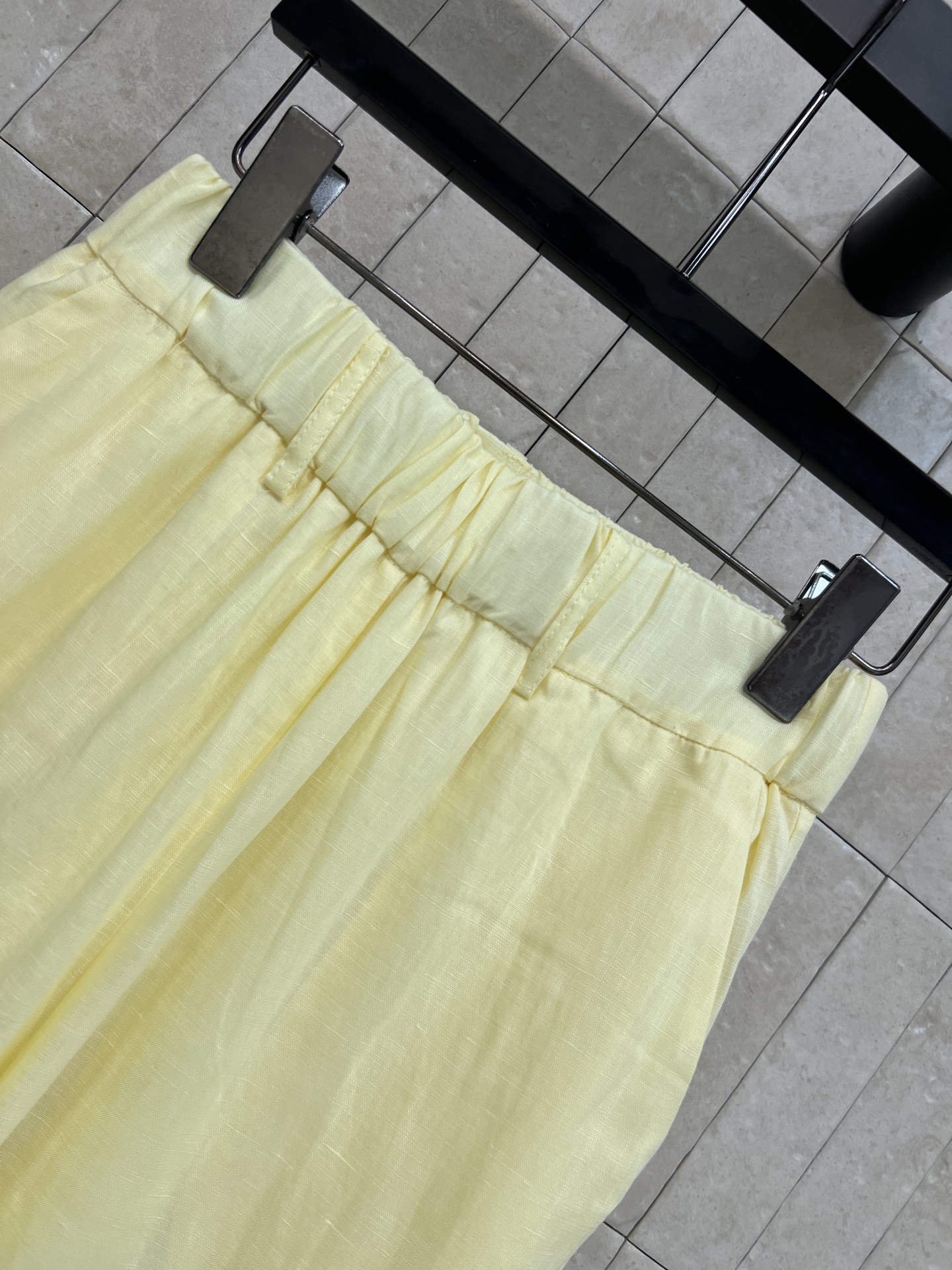 LW家 26春夏新款 V领短袖套装 翻领短袖衬衫+高腰阔腿裤 面料抗皱透气 春夏穿超舒服 胸前口袋标志性