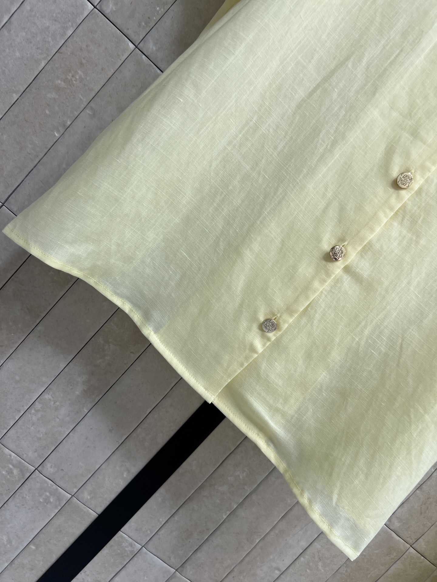 LW家 26春夏新款 V领短袖套装 翻领短袖衬衫+高腰阔腿裤 面料抗皱透气 春夏穿超舒服 胸前口袋标志性