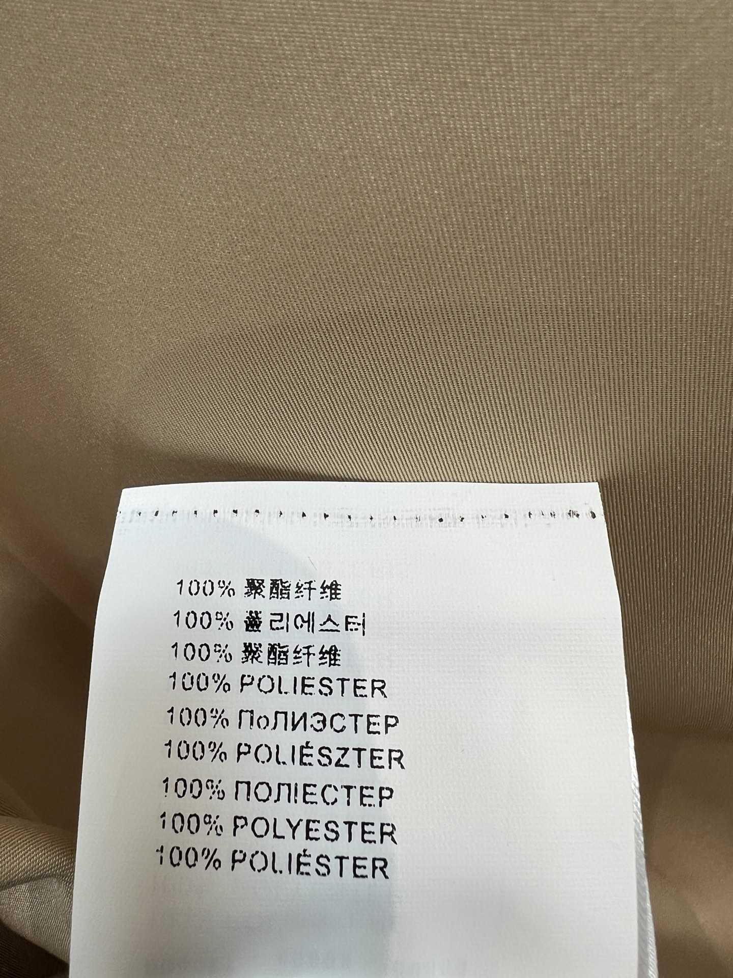 MIU家 26春夏新款 翻领短袖连衣裙 面料挺括舒适 垂感好不易显臃肿 Polo领+半开拉链设计 胸前刺