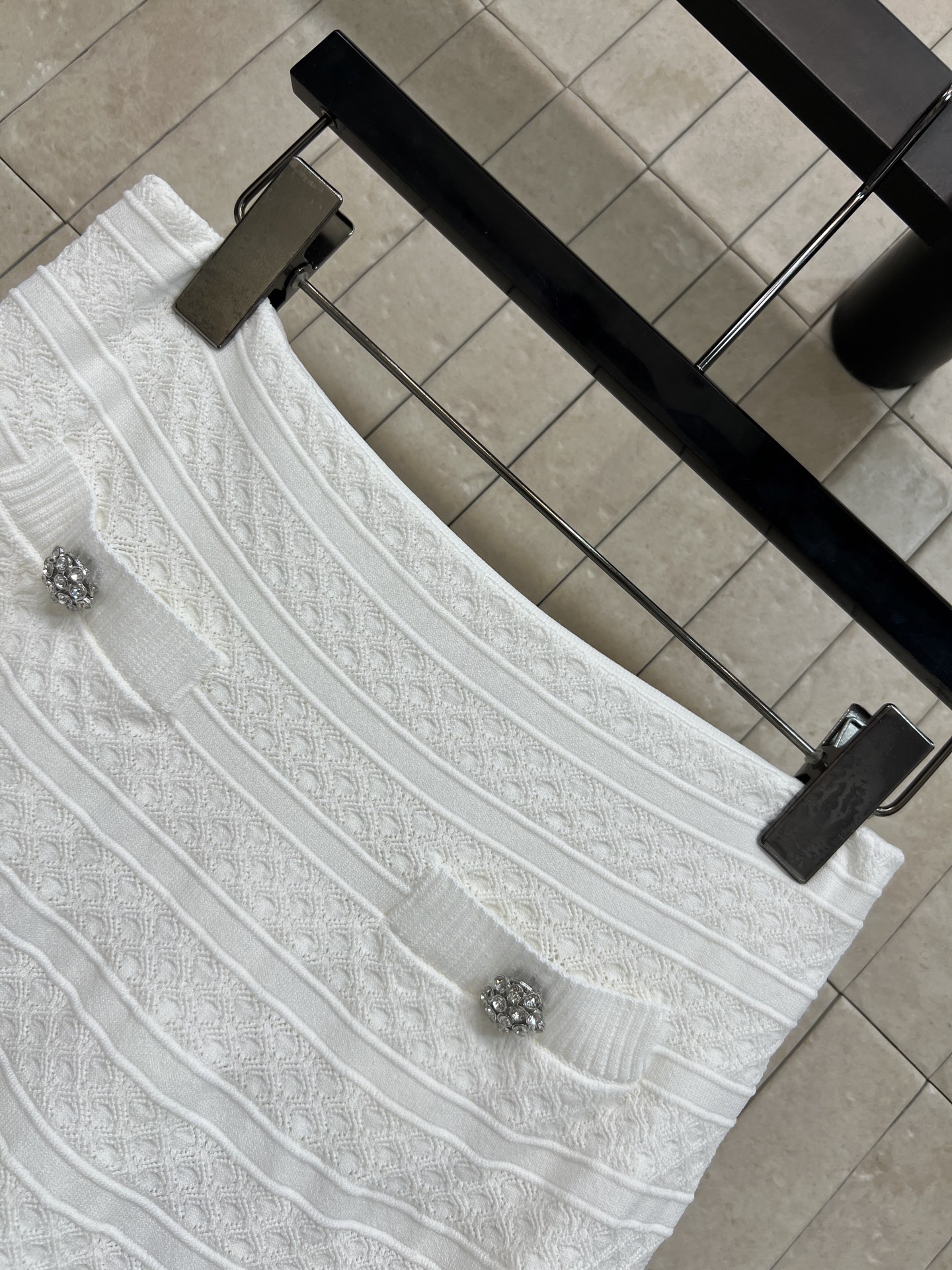 Self家 26春夏新款 白色针织套装 圆领针织上衣+百褶裙 面料有弹性 修身显瘦 上衣层次蕾丝 蝴蝶结