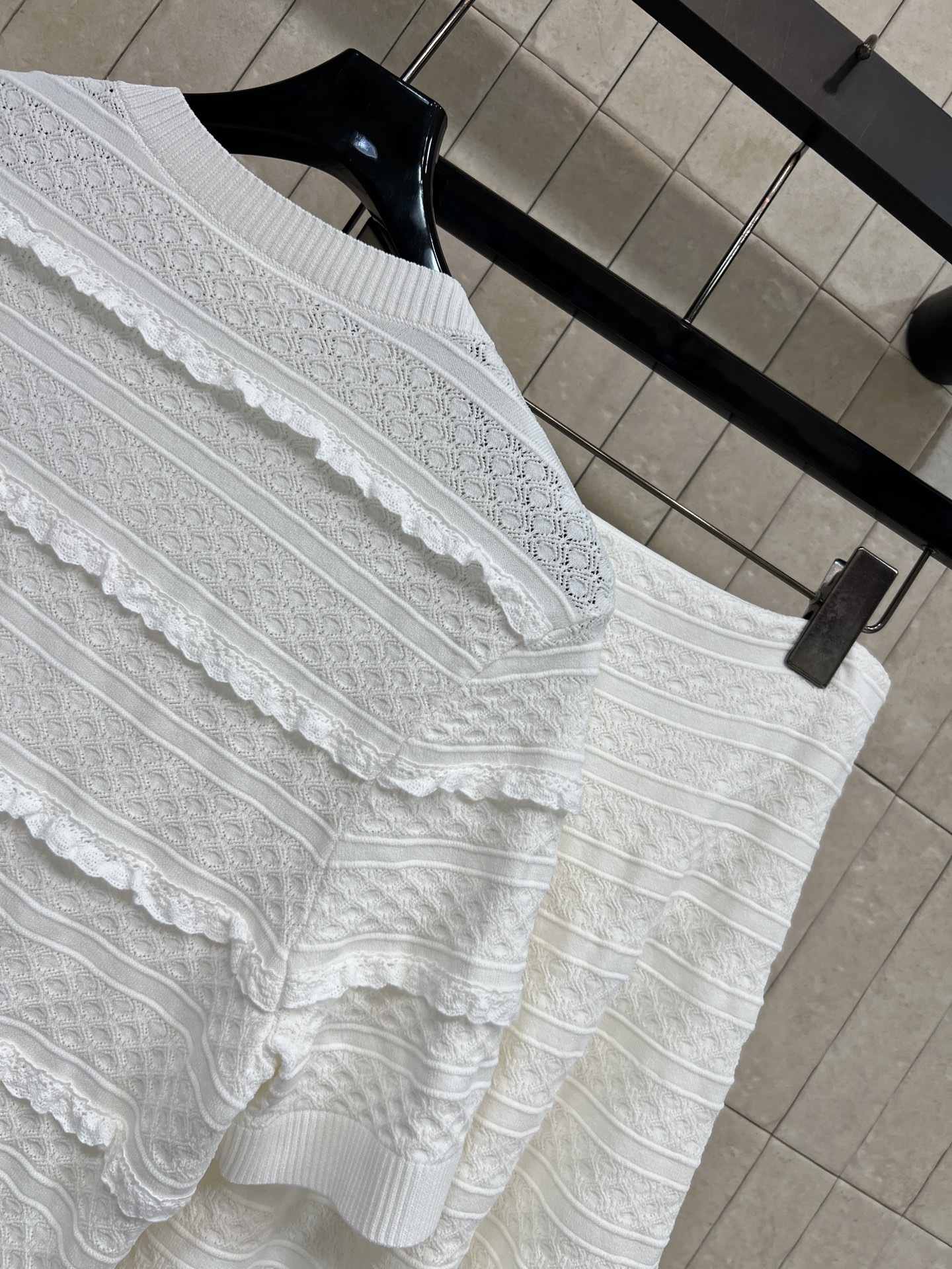 Self家 26春夏新款 白色针织套装 圆领针织上衣+百褶裙 面料有弹性 修身显瘦 上衣层次蕾丝 蝴蝶结