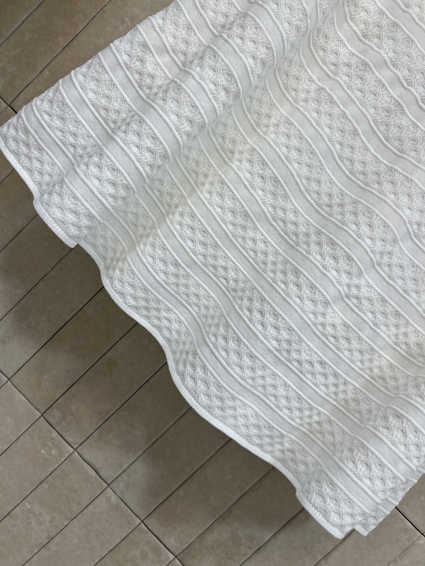 Self家 26春夏新款 白色针织套装 圆领针织上衣+百褶裙 面料有弹性 修身显瘦 上衣层次蕾丝 蝴蝶结