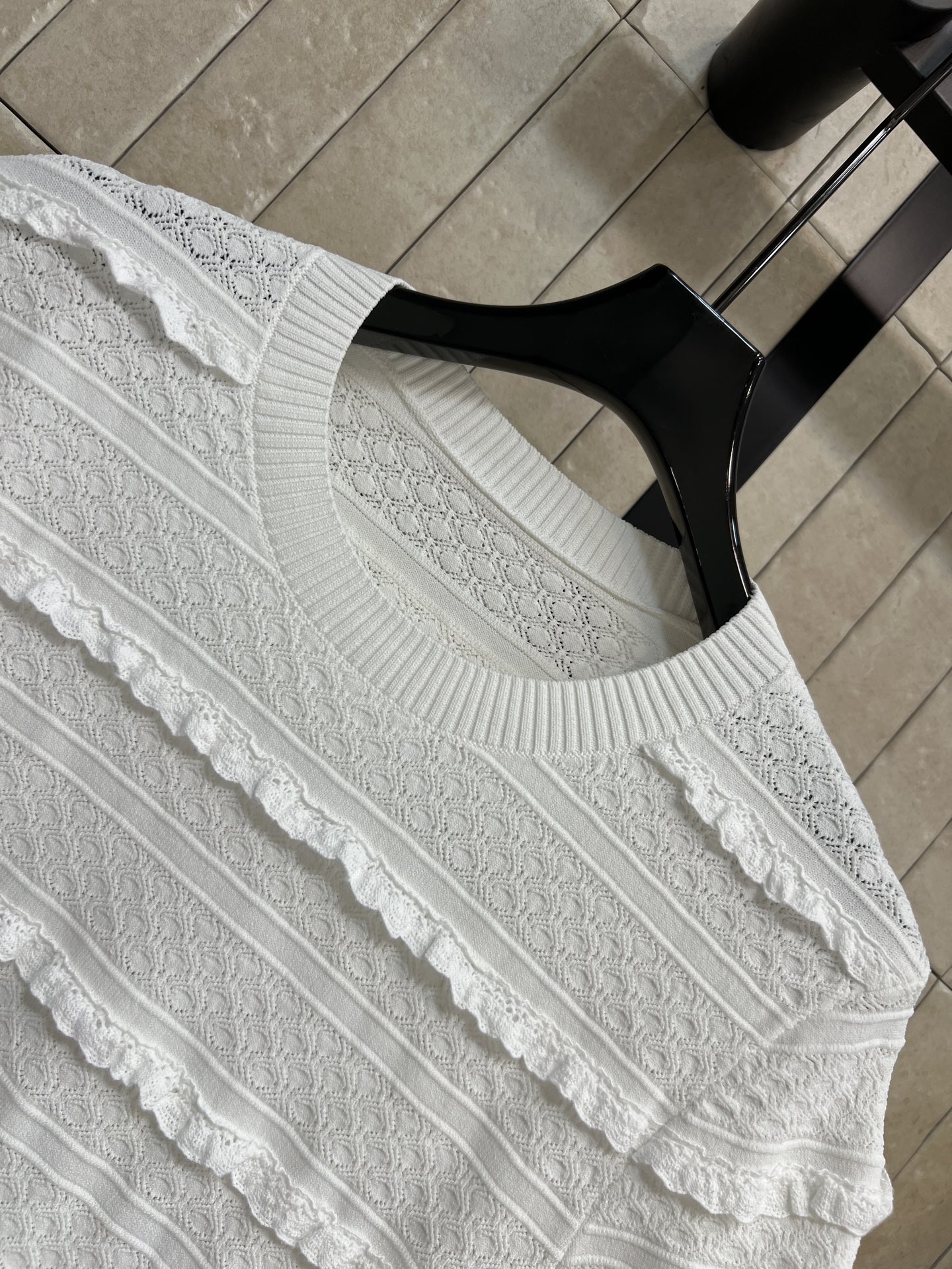 Self家 26春夏新款 白色针织套装 圆领针织上衣+百褶裙 面料有弹性 修身显瘦 上衣层次蕾丝 蝴蝶结