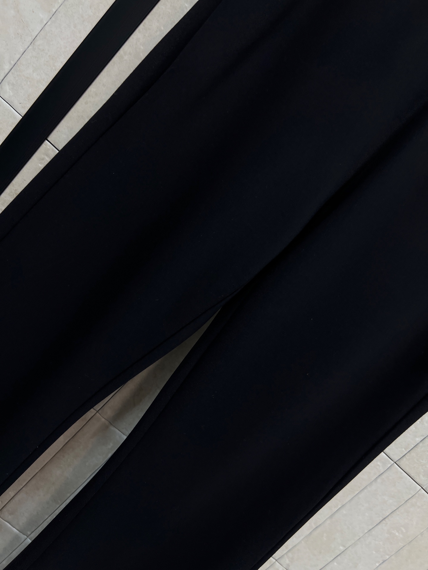 C家 26春夏新款 黑色微喇裤 黑色纯棉面料 舒适又时髦 后侧白色双C刺绣超有辨识度 微喇裤型修饰腿型 