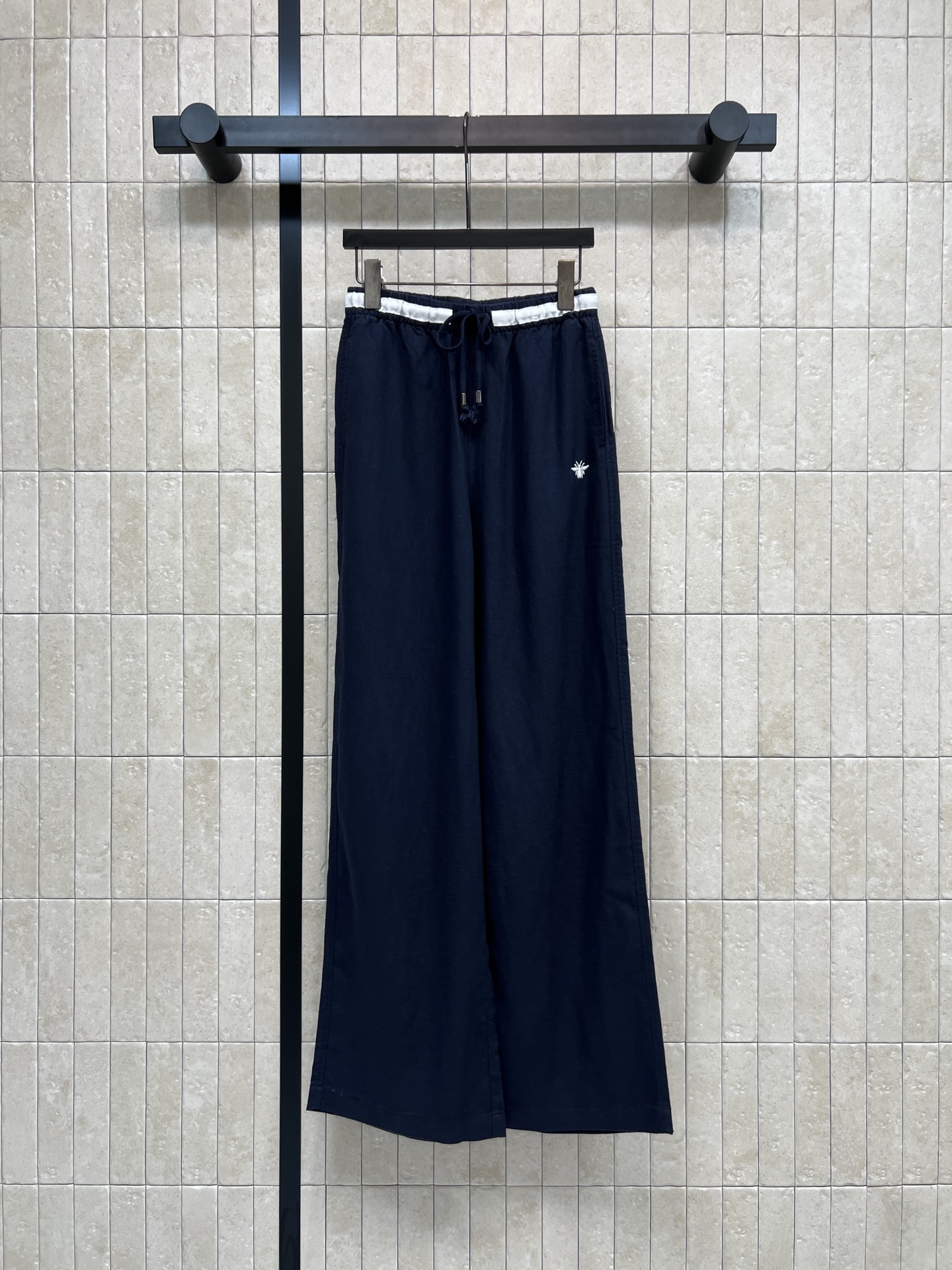 D家 26春夏新款 亚麻阔腿裤 轻薄透气的亚麻面料 高腰+松紧抽绳设计 显瘦又包容各种身材 宽松直筒裤型