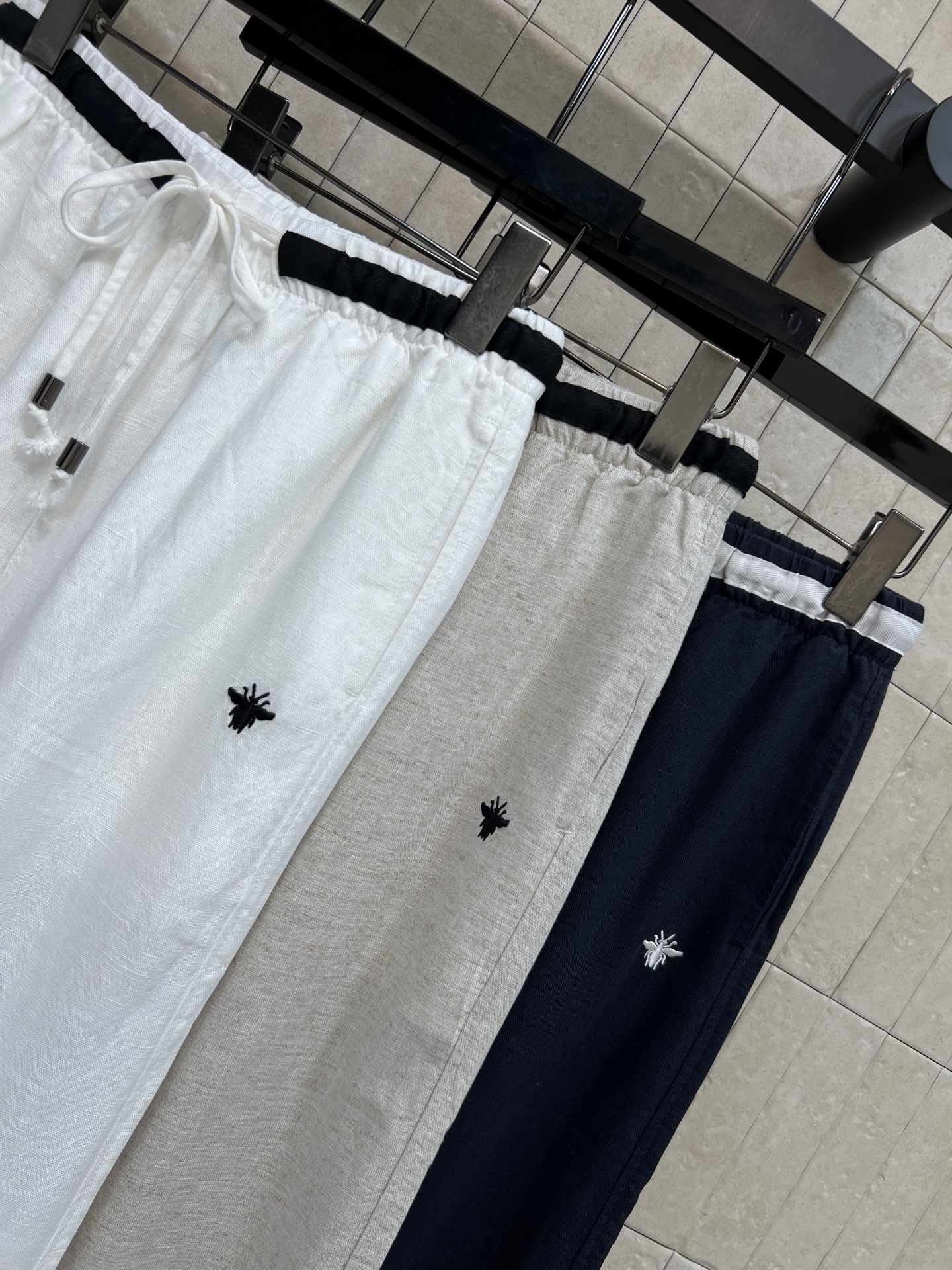 D家 26春夏新款 亚麻阔腿裤 轻薄透气的亚麻面料 高腰+松紧抽绳设计 显瘦又包容各种身材 宽松直筒裤型