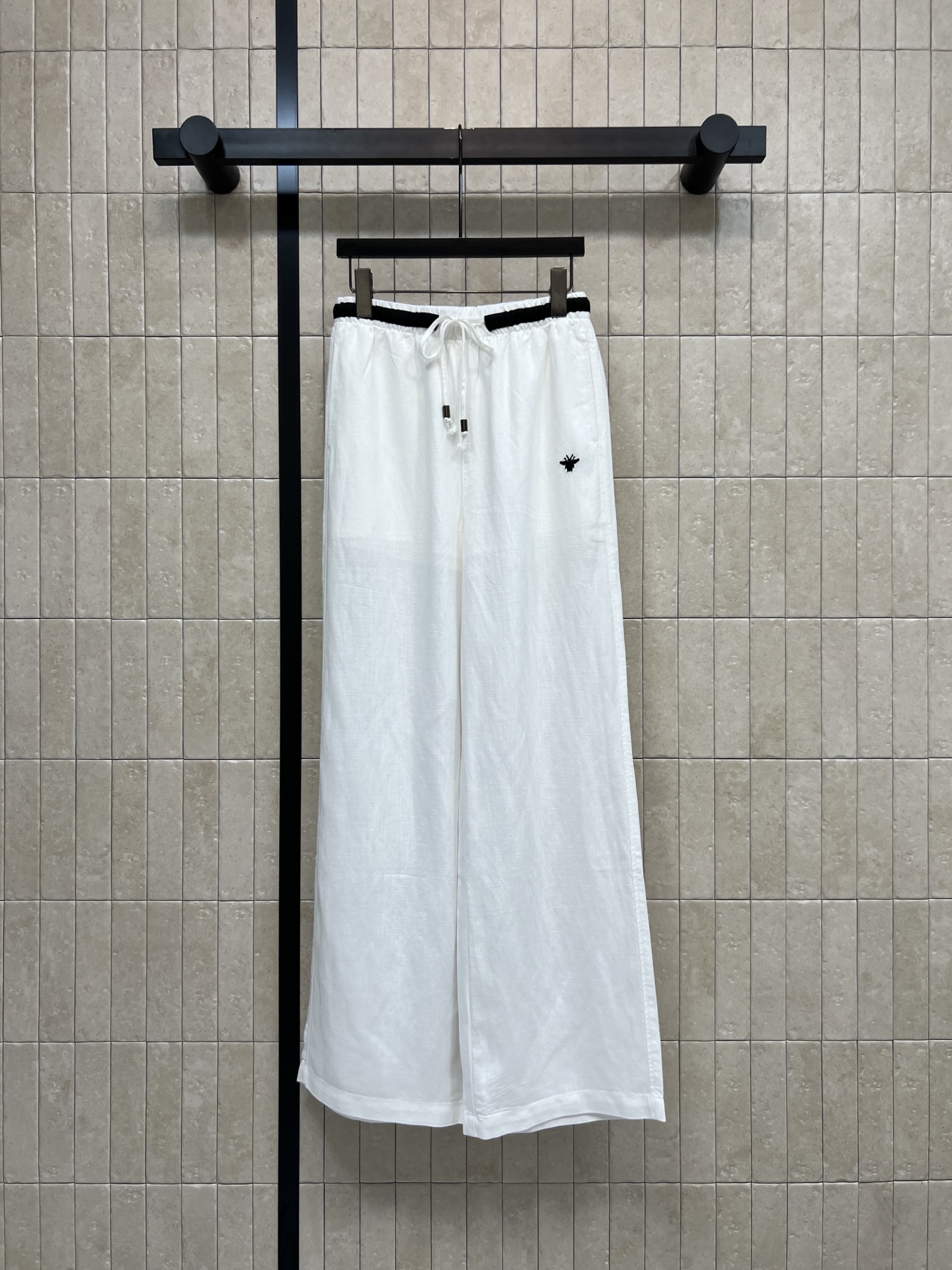 D家 26春夏新款 亚麻阔腿裤 轻薄透气的亚麻面料 高腰+松紧抽绳设计 显瘦又包容各种身材 宽松直筒裤型