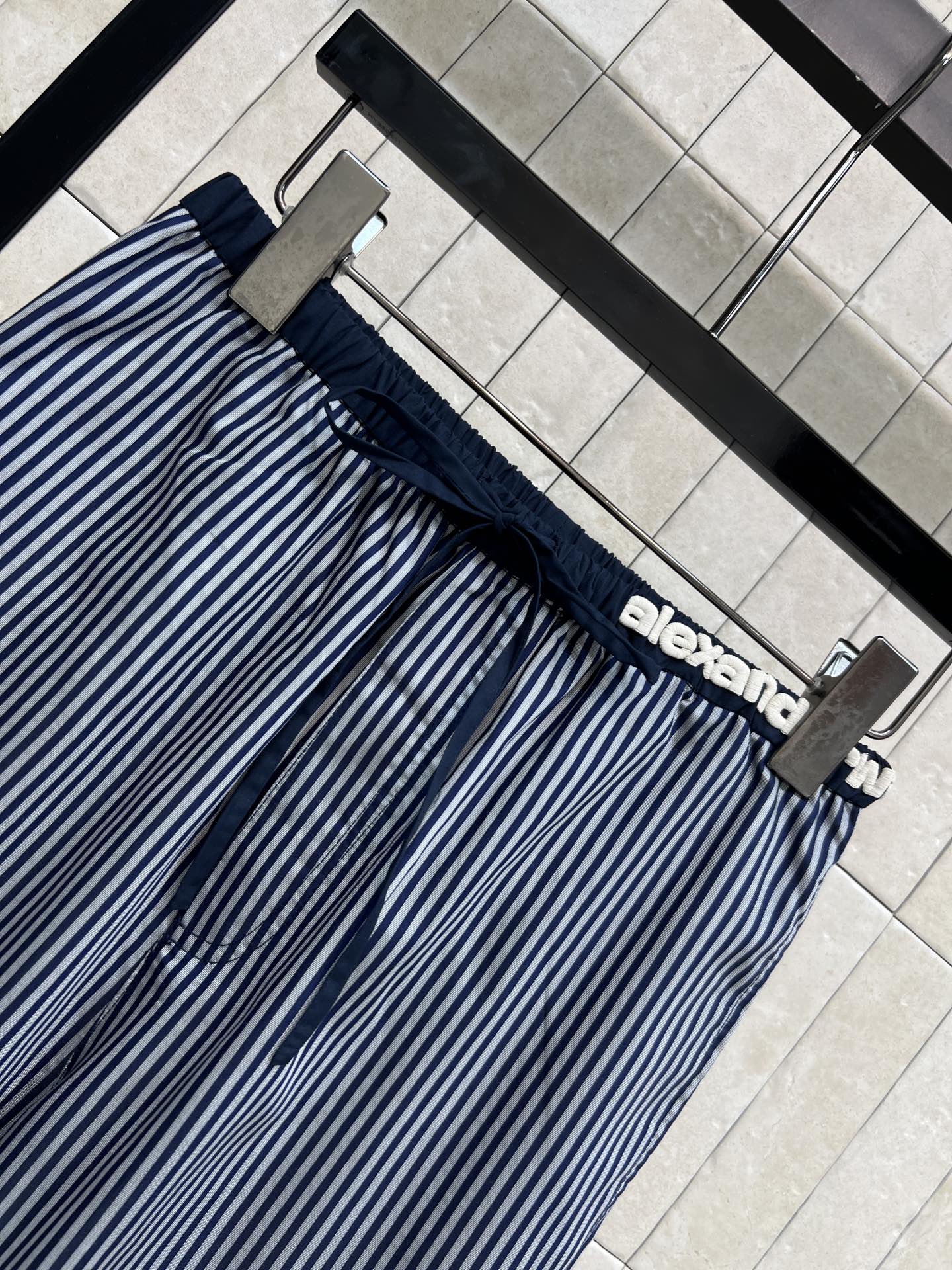 AW家 26春夏新款 竖条纹阔腿裤 松紧腰+抽绳 适合多种身材 竖条纹显瘦又拉长腿部线条 搭配厚底鞋或凉