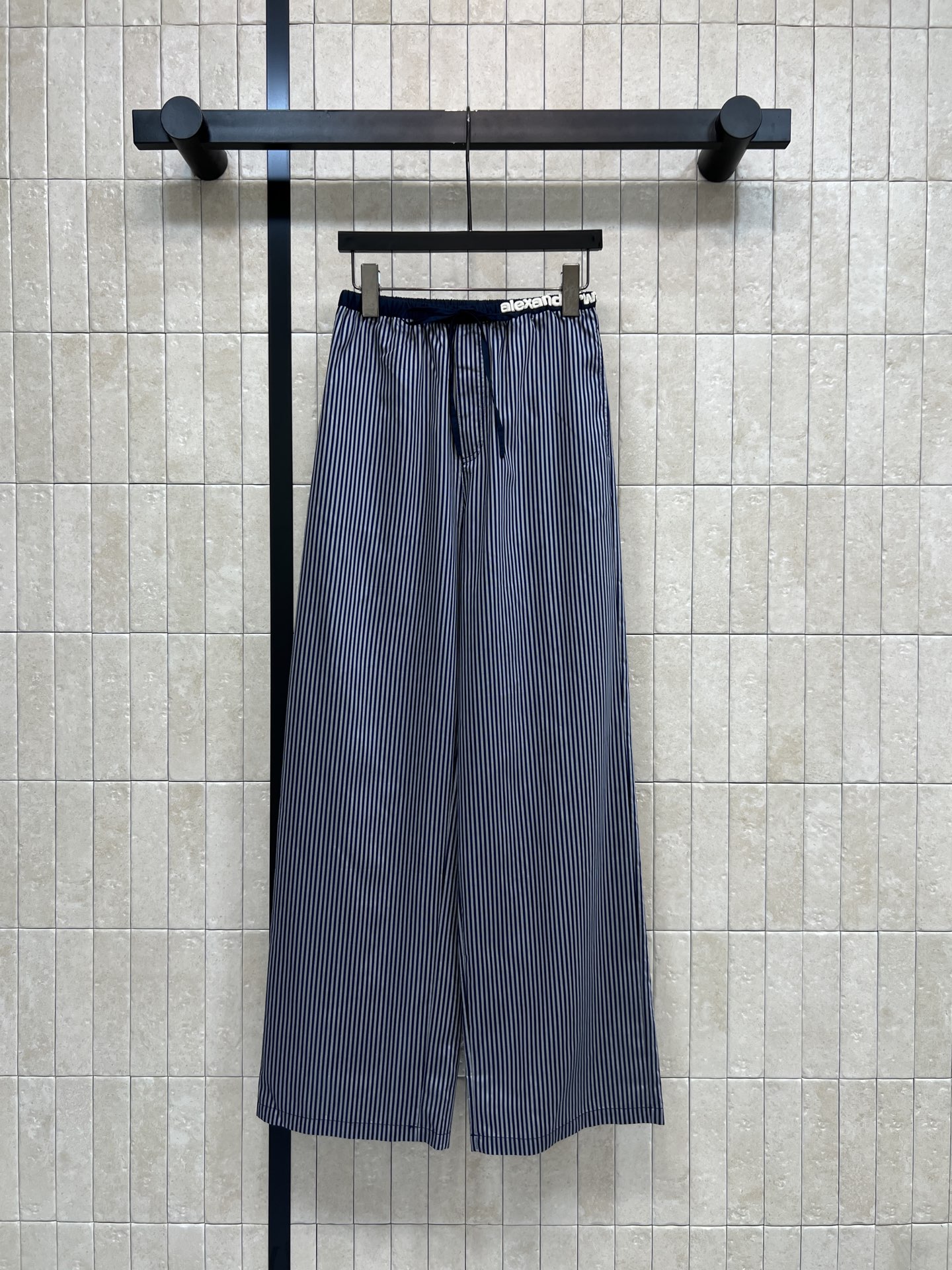 AW家 26春夏新款 竖条纹阔腿裤 松紧腰+抽绳 适合多种身材 竖条纹显瘦又拉长腿部线条 搭配厚底鞋或凉