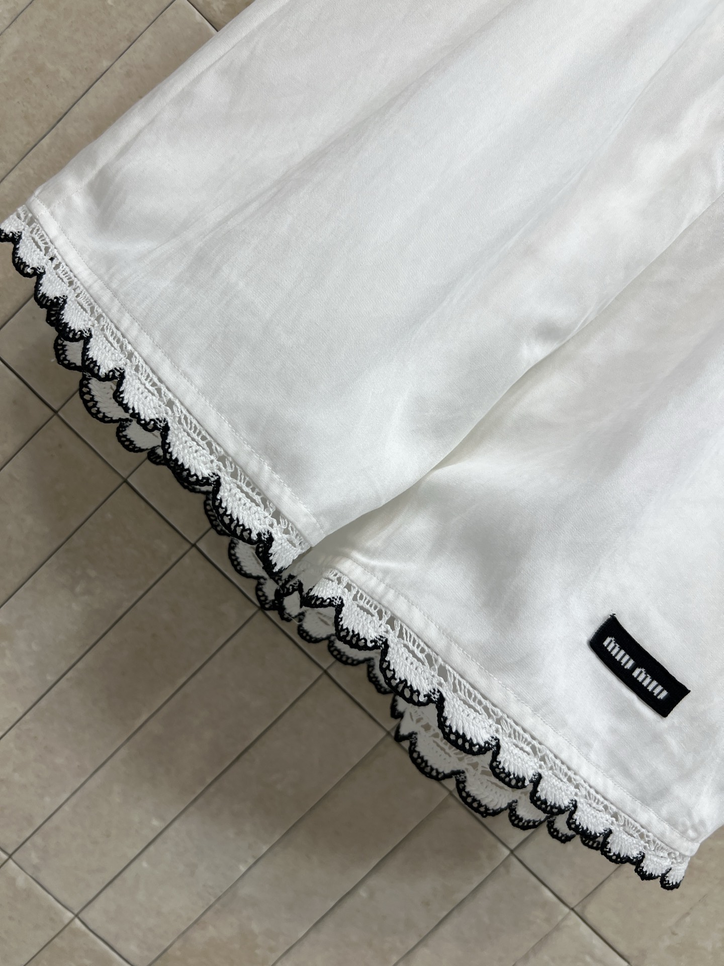 MIU家 26春夏新款 无袖上衣套装 圆领无袖上衣+高腰短款 撞色蕾丝波浪花边 自带俏皮氛围感 胸口的小