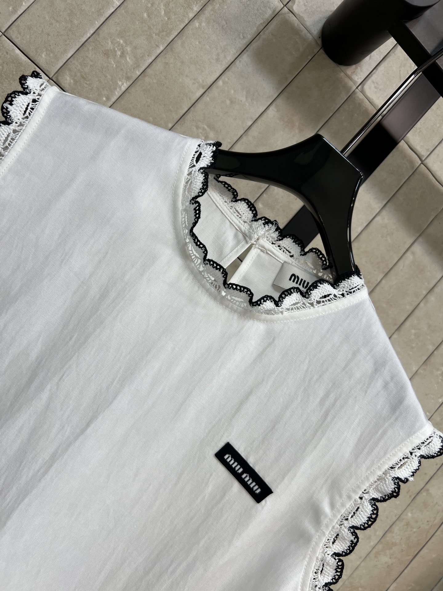 MIU家 26春夏新款 无袖上衣套装 圆领无袖上衣+高腰短款 撞色蕾丝波浪花边 自带俏皮氛围感 胸口的小