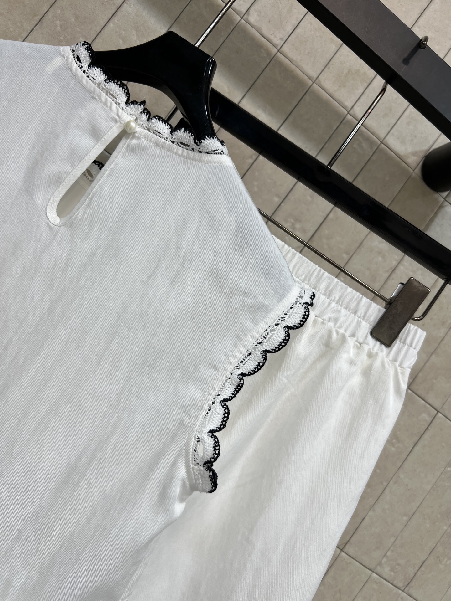 MIU家 26春夏新款 无袖上衣套装 圆领无袖上衣+高腰短款 撞色蕾丝波浪花边 自带俏皮氛围感 胸口的小