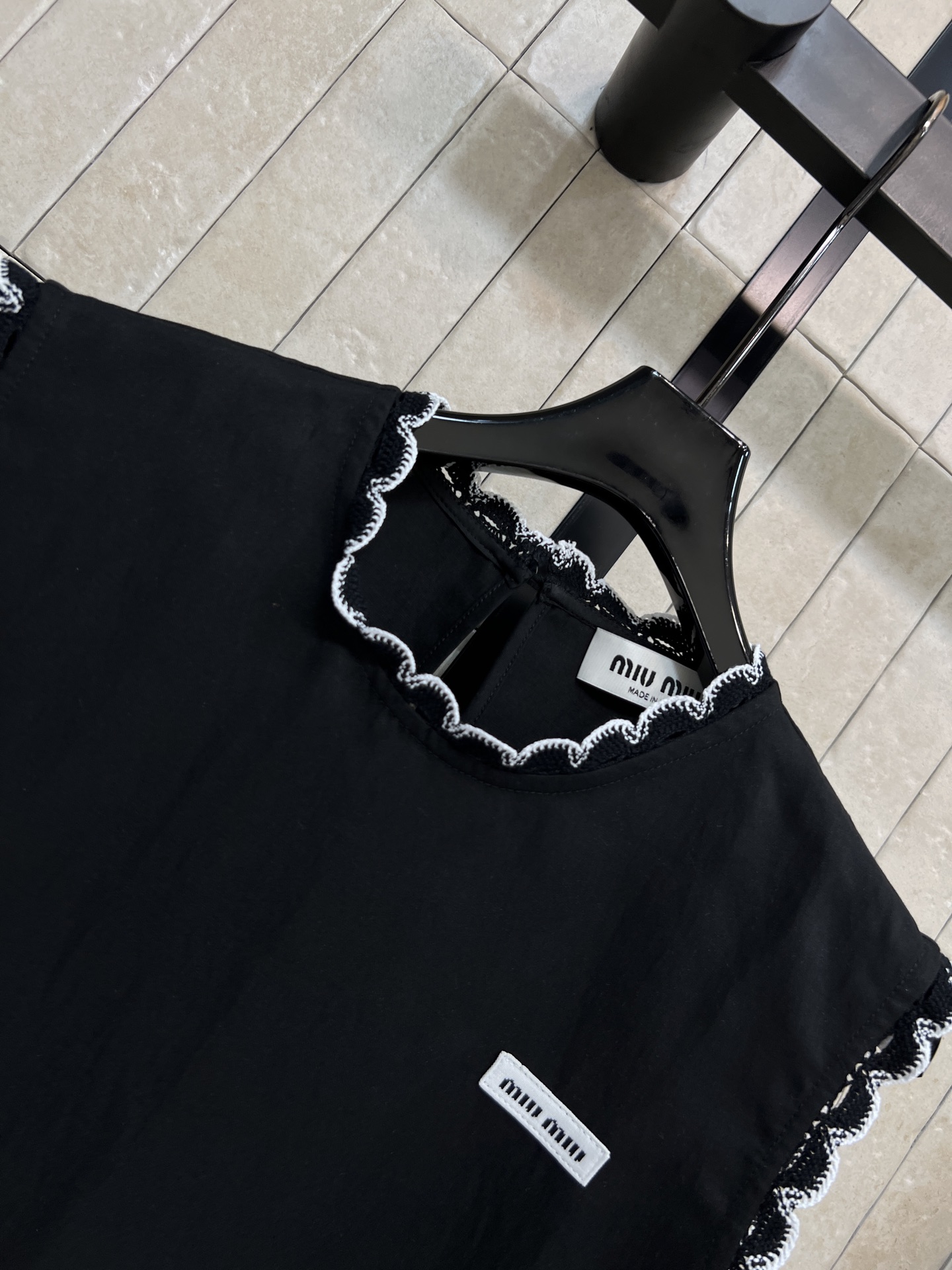 MIU家 26春夏新款 无袖上衣套装 圆领无袖上衣+高腰短款 撞色蕾丝波浪花边 自带俏皮氛围感 胸口的小