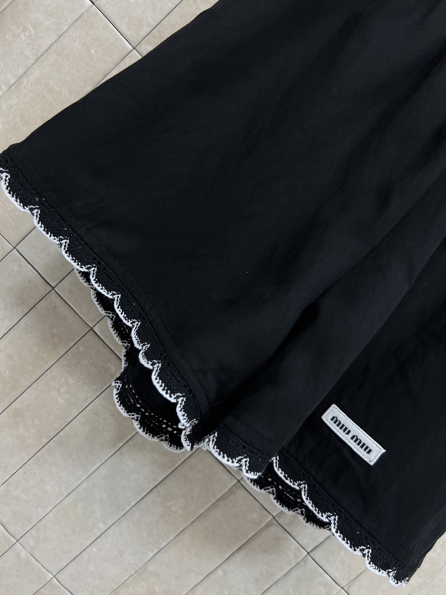 MIU家 26春夏新款 无袖上衣套装 圆领无袖上衣+高腰短款 撞色蕾丝波浪花边 自带俏皮氛围感 胸口的小