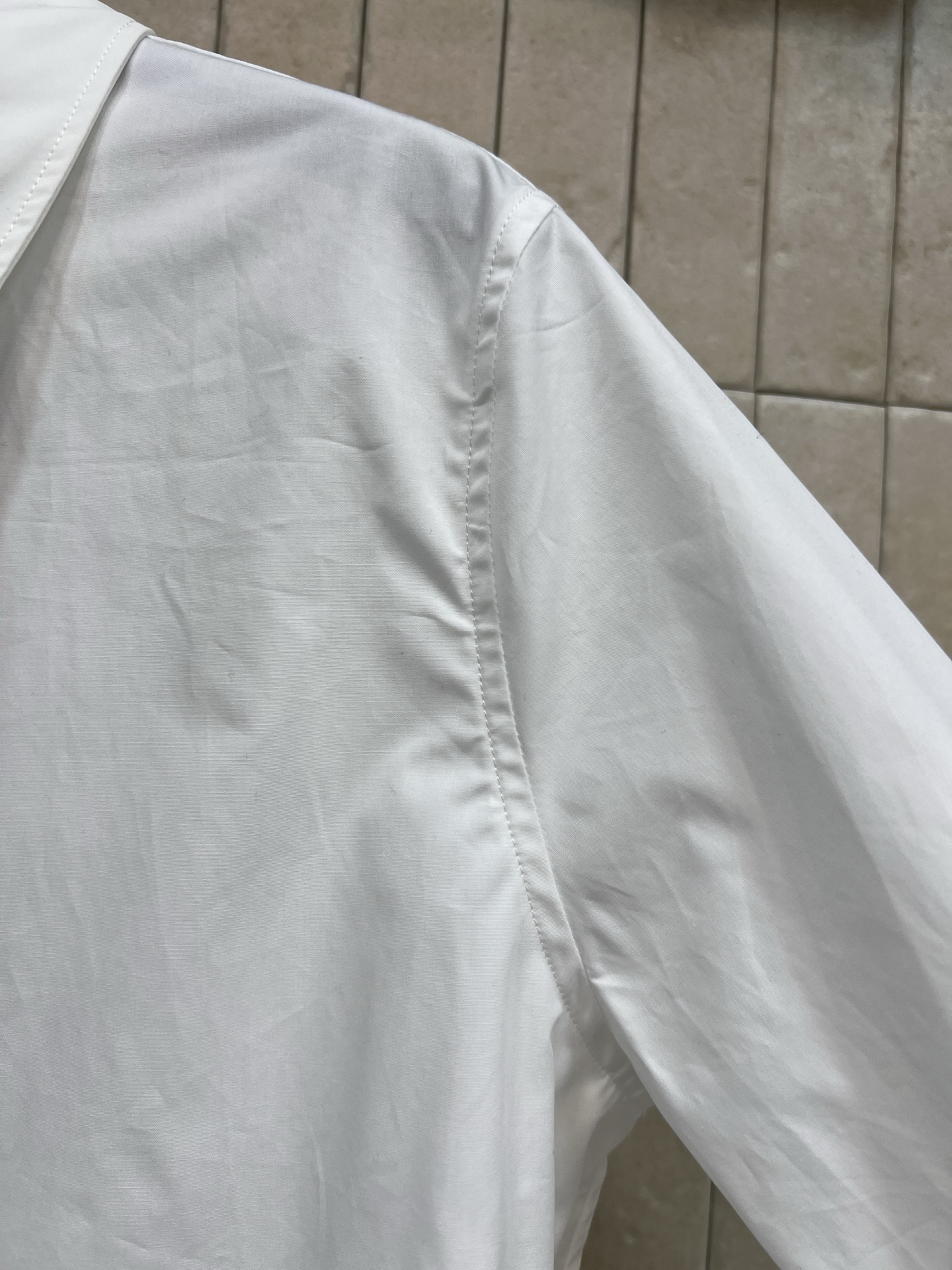 D家 26春夏新款 蝴蝶结白衬衫 经典翻领+黑色蝴蝶结 简约又减龄 短款设计超显高 纯棉面料柔软透气 袖