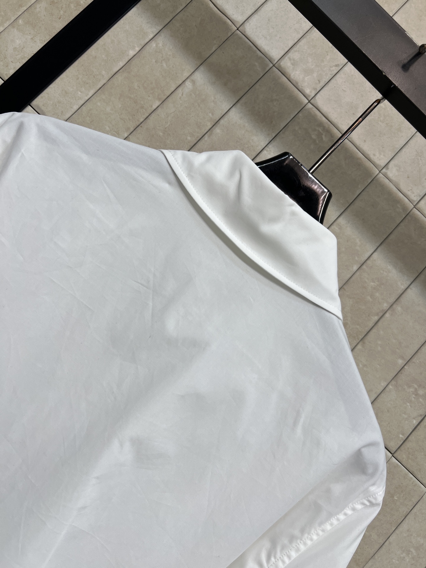 D家 26春夏新款 蝴蝶结白衬衫 经典翻领+黑色蝴蝶结 简约又减龄 短款设计超显高 纯棉面料柔软透气 袖