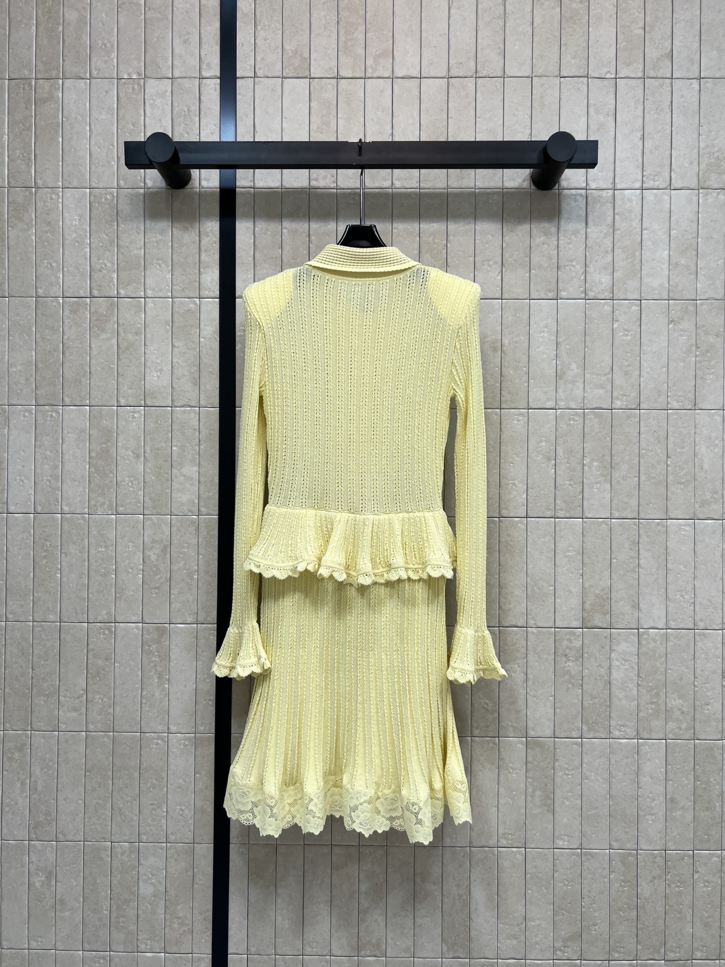 Self家 26春夏新款 针织连衣裙 翻领开衫+蕾丝半裙 针织面料软糯亲肤 蕾丝拼接细节满满 荷叶边+钻