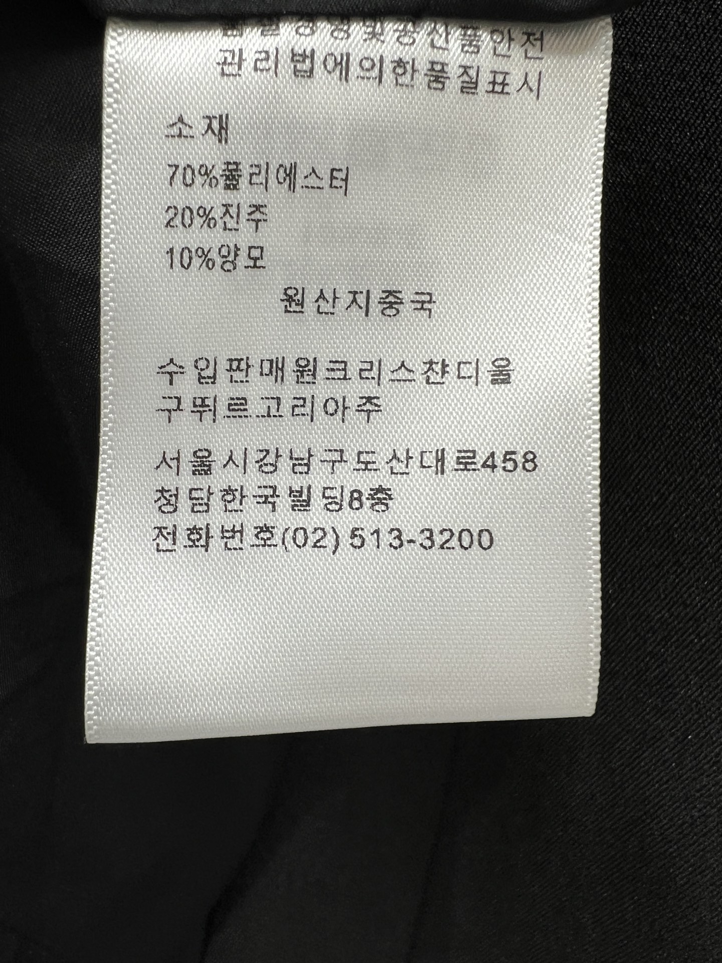 D家 26春夏新款 立领排扣连衣裙 采用高支垂坠感面料 抗皱有型 自带高级缎面光泽 立领+单排扣设计 修