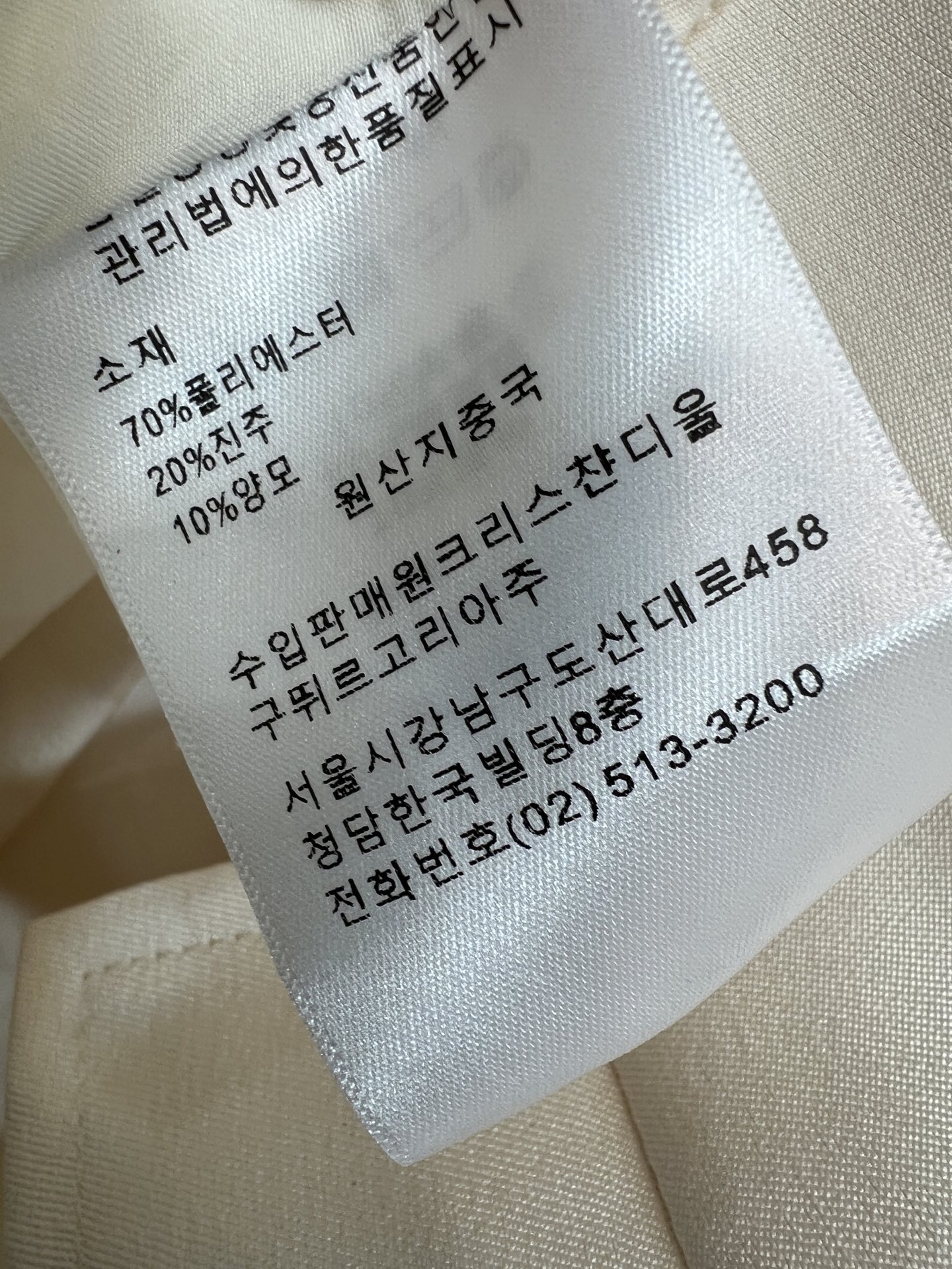 D家 26春夏新款 立领排扣连衣裙 采用高支垂坠感面料 抗皱有型 自带高级缎面光泽 立领+单排扣设计 修