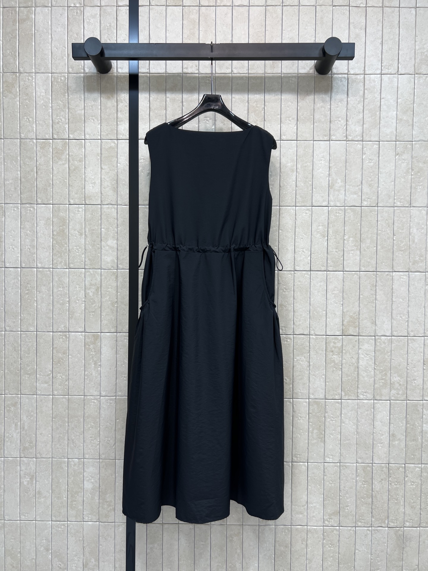 PD家 26 春夏新款 收腰抽绳背心裙 轻薄透气 春夏天穿超舒服 圆领无袖+抽绳收腰 伞裙下摆 修饰身形