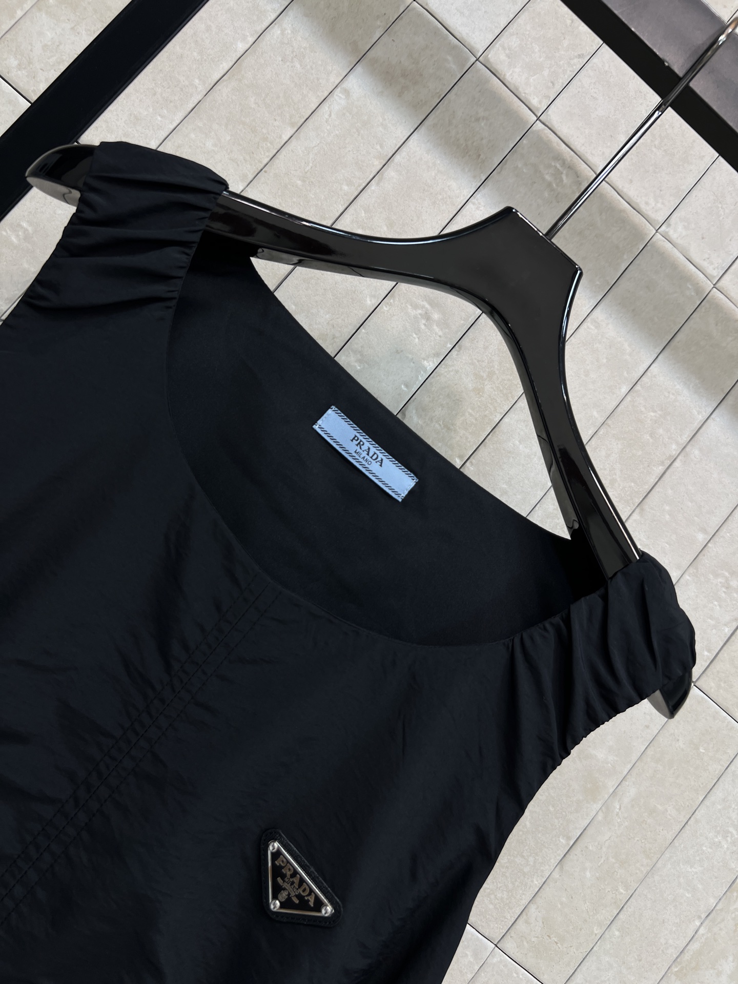 PD家 26 春夏新款 收腰抽绳背心裙 轻薄透气 春夏天穿超舒服 圆领无袖+抽绳收腰 伞裙下摆 修饰身形