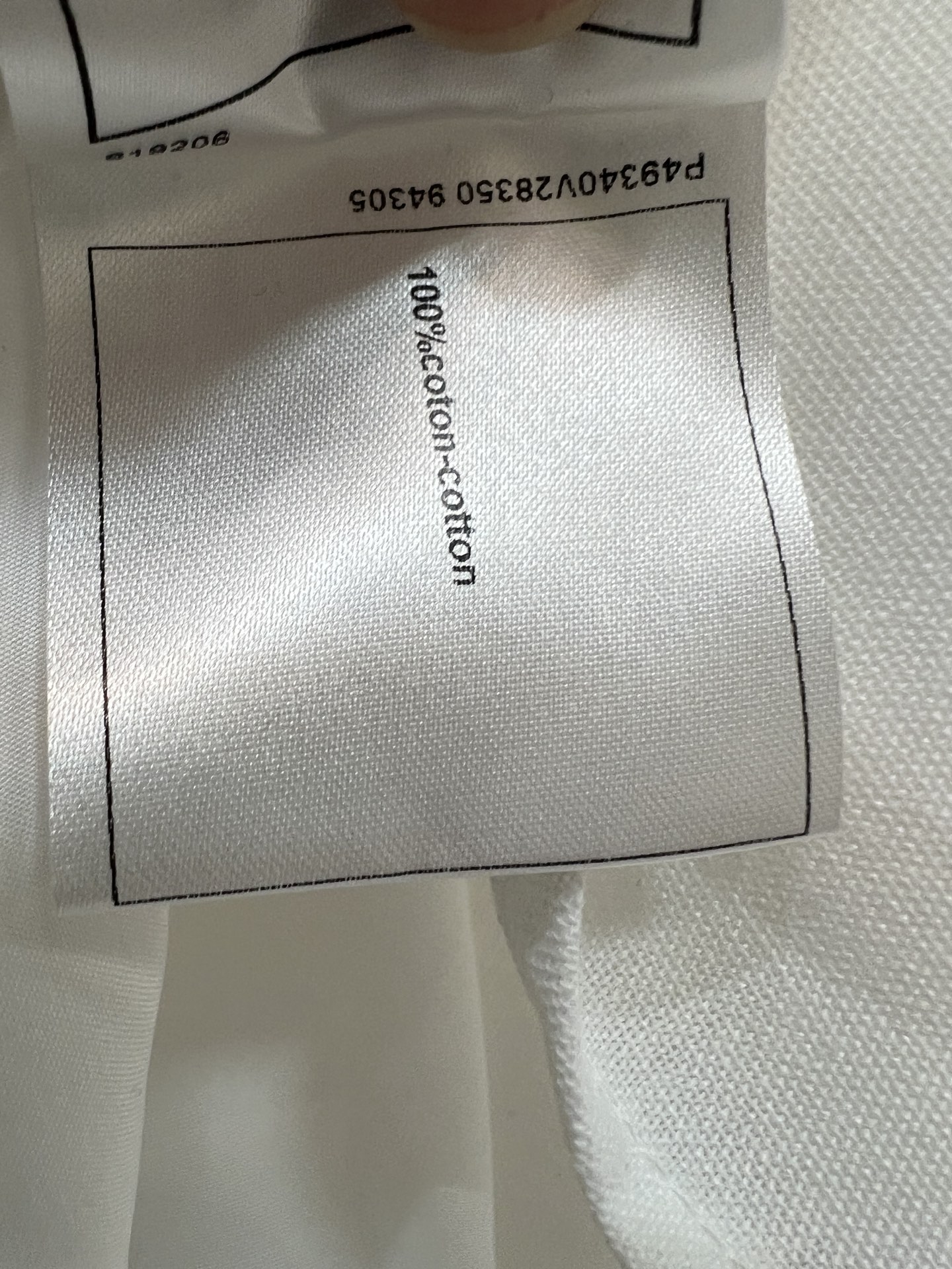 C家 26春夏新款 白色收腰衬衫裙 垂坠纯棉面料+水钻双C口袋 低调又贵气 同色腰带收腰 勾勒优雅线条 