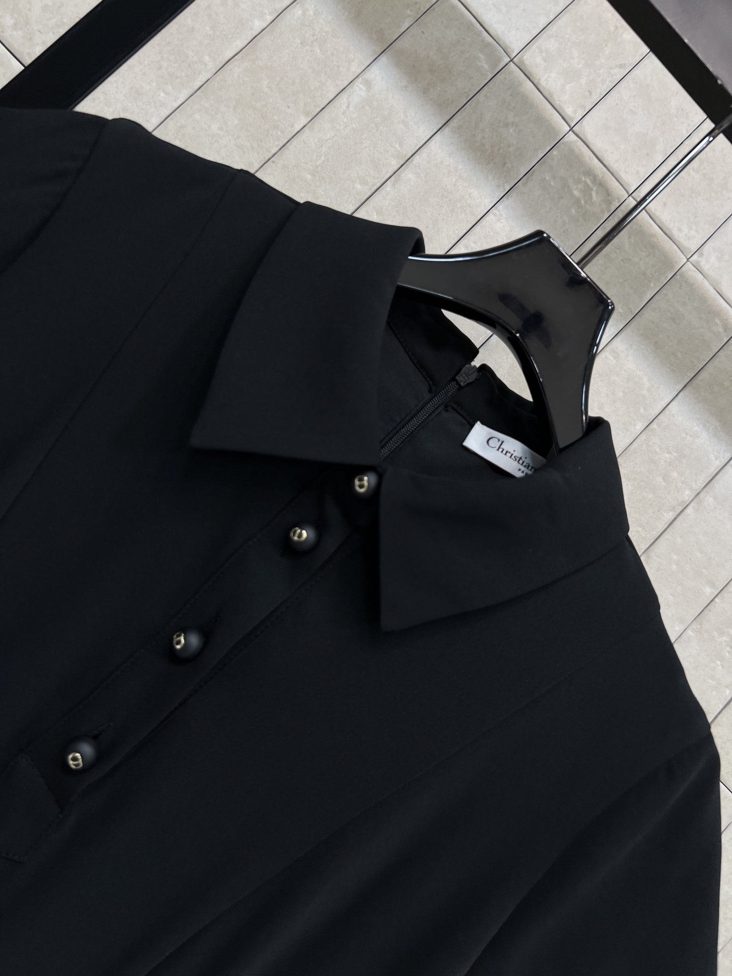 D家 26春夏新款 POLO领连衣裙 挺括抗皱面料 垂坠感满分 收腰A字版型 藏肉显瘦 蕾丝花边裙摆 细