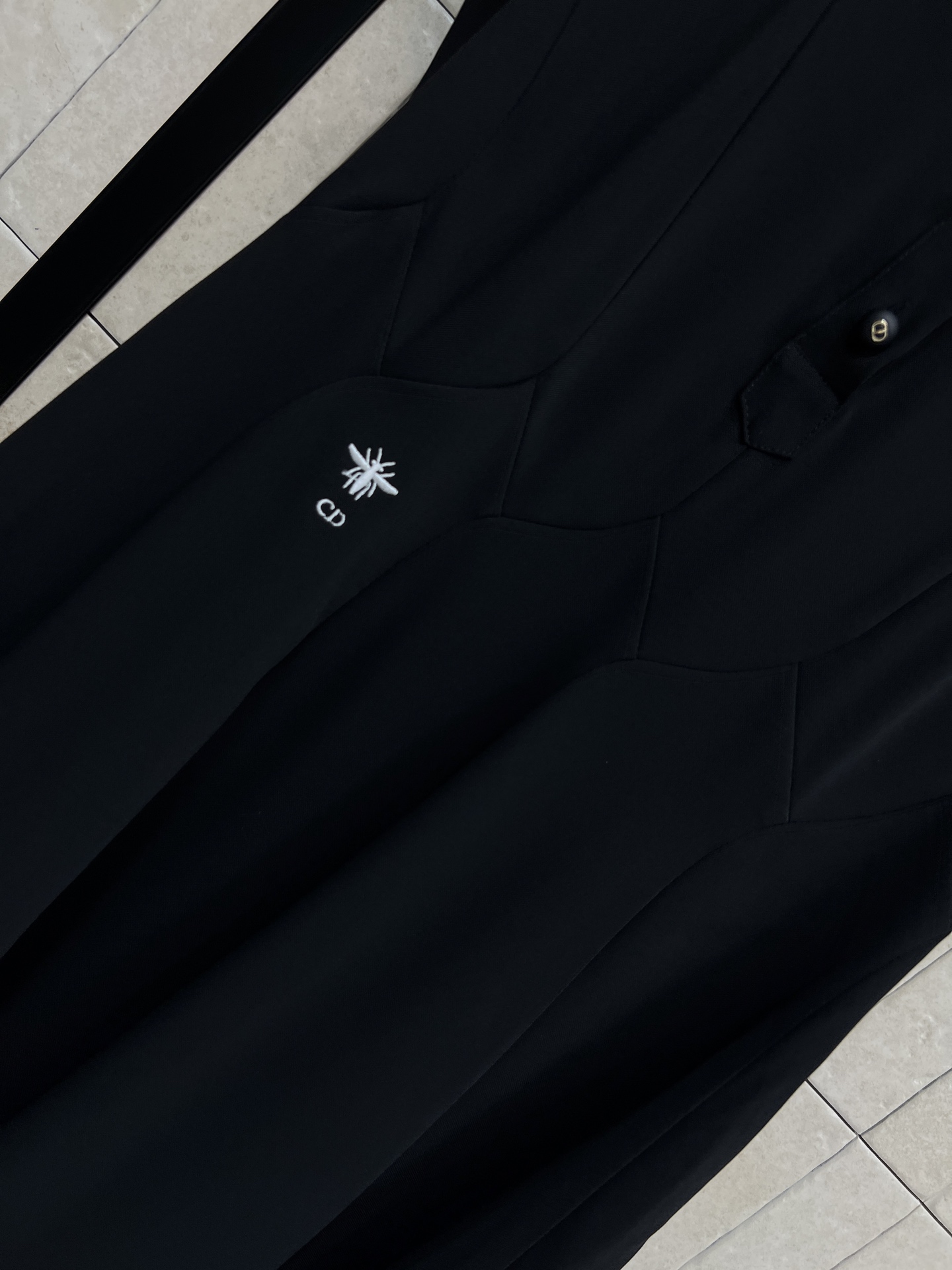 D家 26春夏新款 POLO领连衣裙 挺括抗皱面料 垂坠感满分 收腰A字版型 藏肉显瘦 蕾丝花边裙摆 细