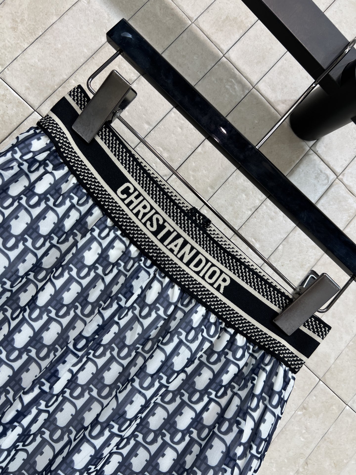 D家 26春夏新款 老花衬衫套装 翻领长袖衬衫+高腰短款 轻薄面料 透气垂坠 宽松版型短裤配套老花和衬衫