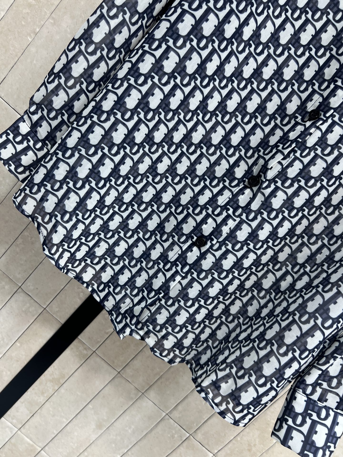 D家 26春夏新款 老花衬衫套装 翻领长袖衬衫+高腰短款 轻薄面料 透气垂坠 宽松版型短裤配套老花和衬衫