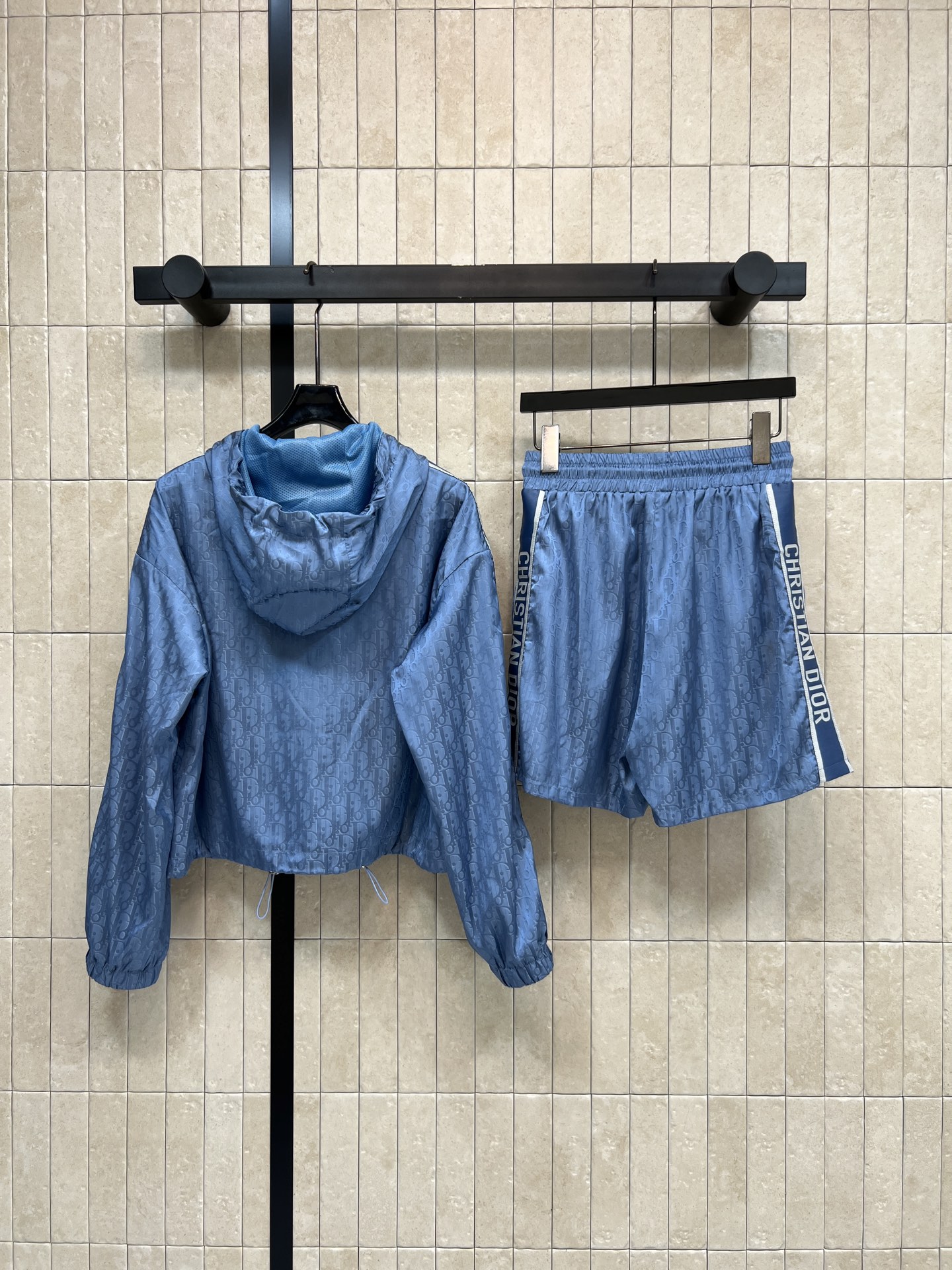 D家 26春夏新款 提花连帽套装 连帽外套+高腰短款 高质量纯棉面料 外套拉链+下摆抽绳 侧边品牌织带 