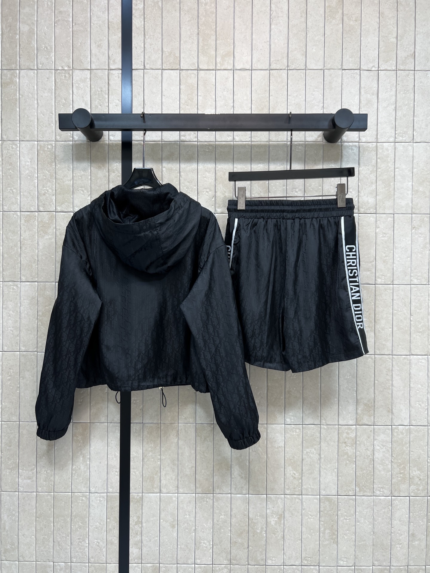 D家 26春夏新款 提花连帽套装 连帽外套+高腰短款 高质量纯棉面料 外套拉链+下摆抽绳 侧边品牌织带 